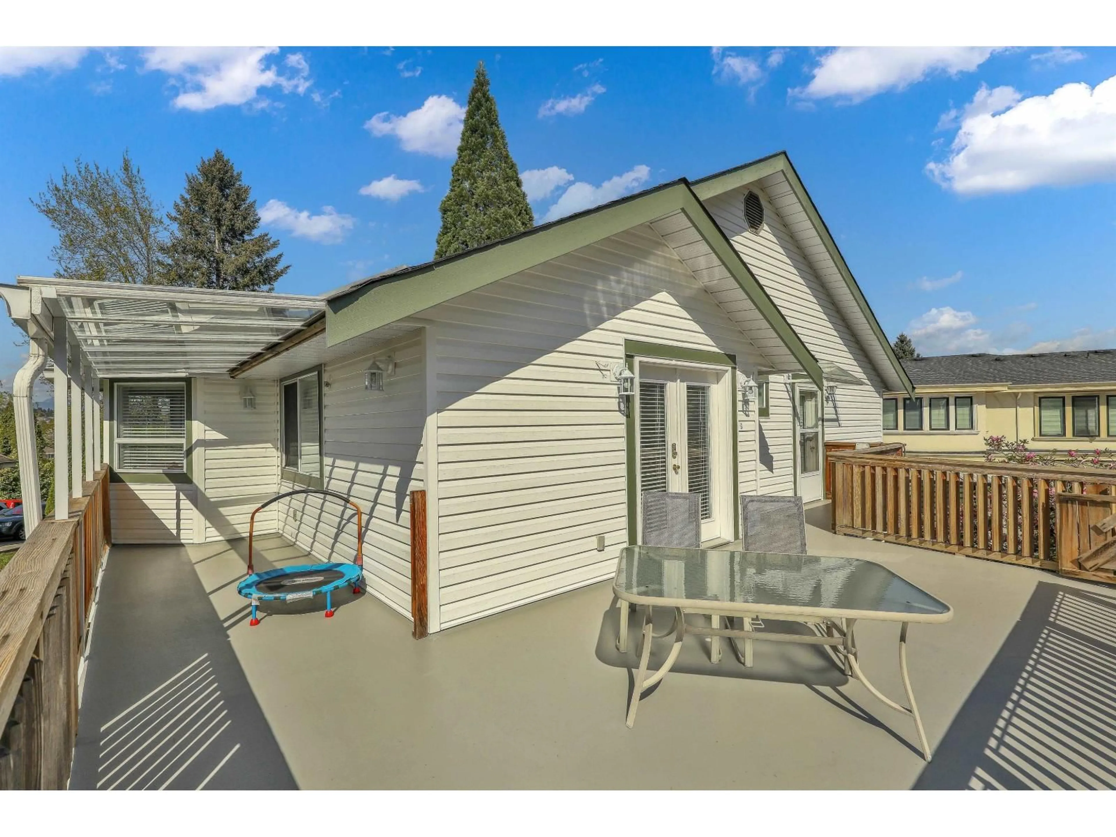 Patio, unknown for 7549 149A STREET, Surrey British Columbia V3S3H6