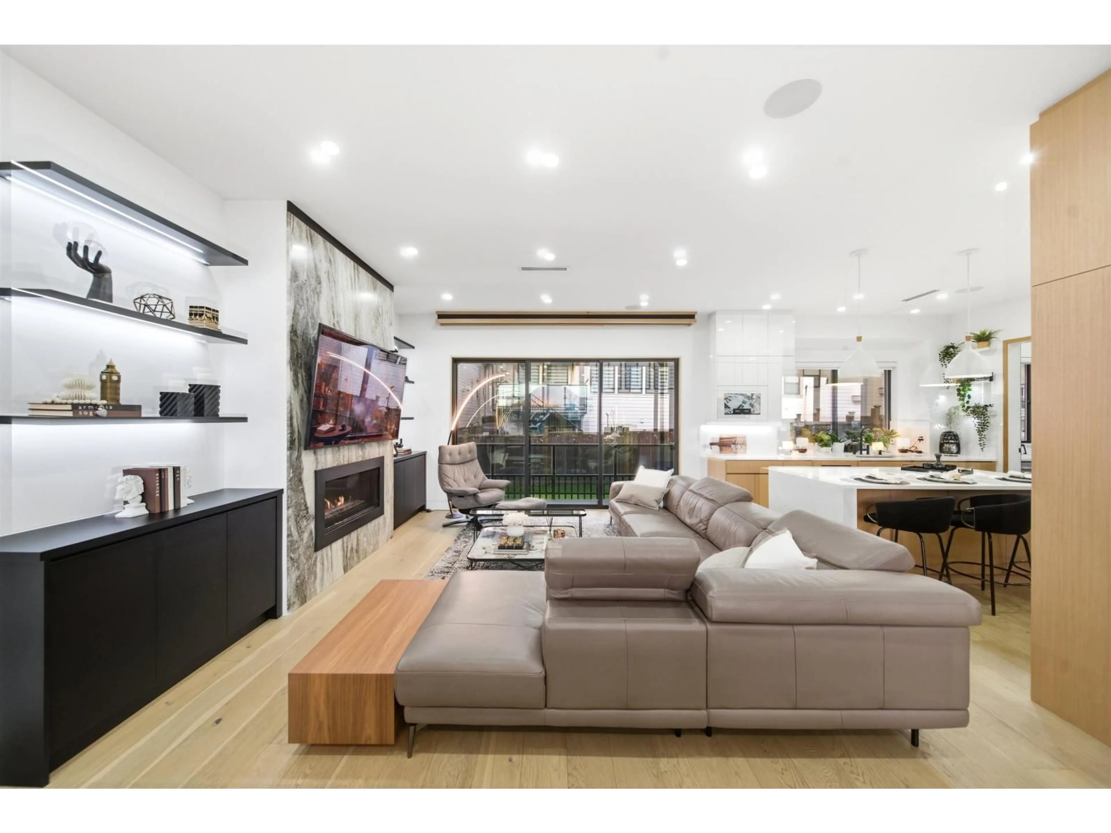 Living room with furniture, unknown for 16767 18 AVENUE, Surrey British Columbia V3Z9X5