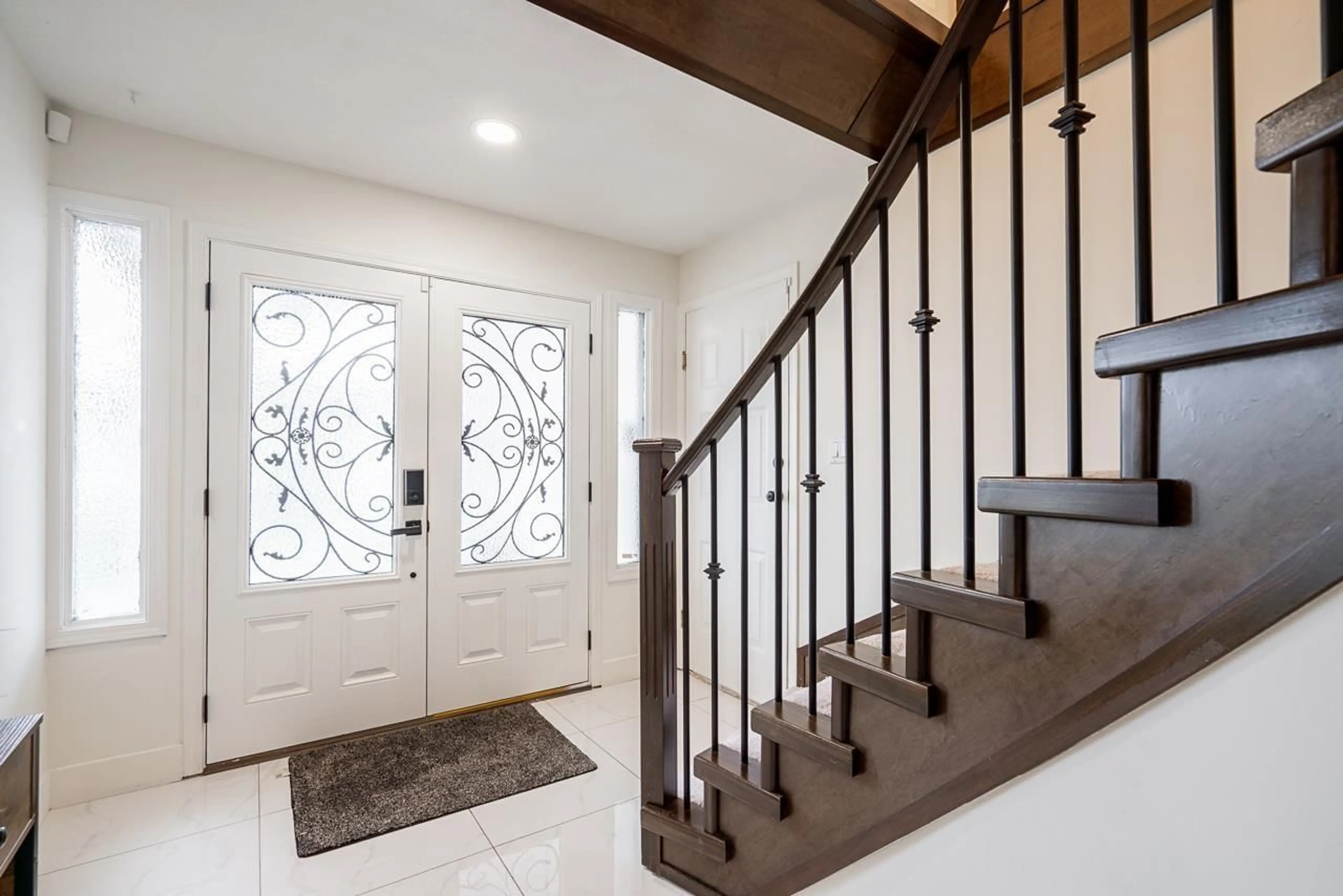Indoor entryway for 8433 150A STREET, Surrey British Columbia V3S8J7
