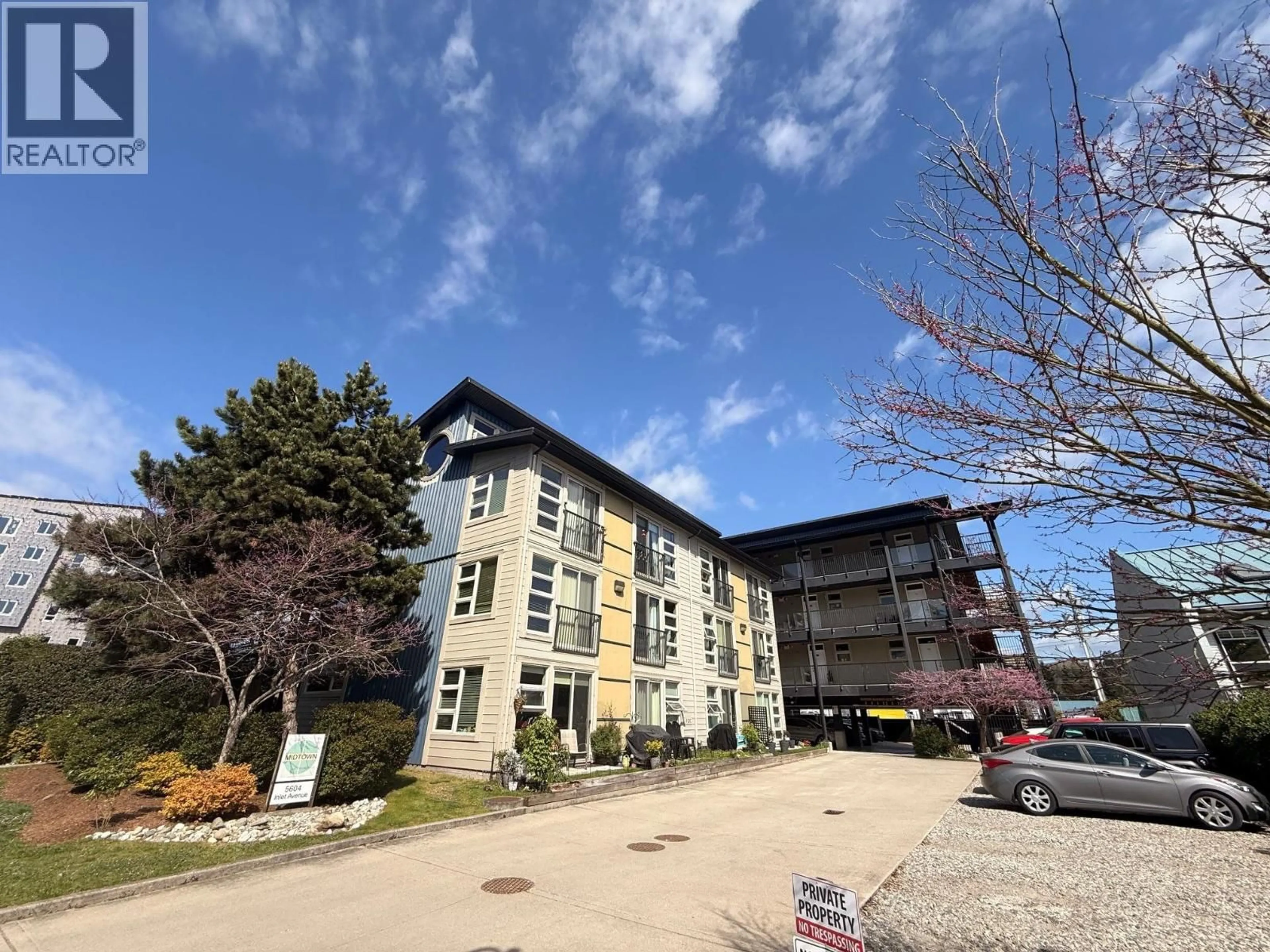 A pic from outside/outdoor area/front of a property/back of a property/a pic from drone, building for 206 - 5604 INLET AVENUE, Sechelt British Columbia V7Z0H7