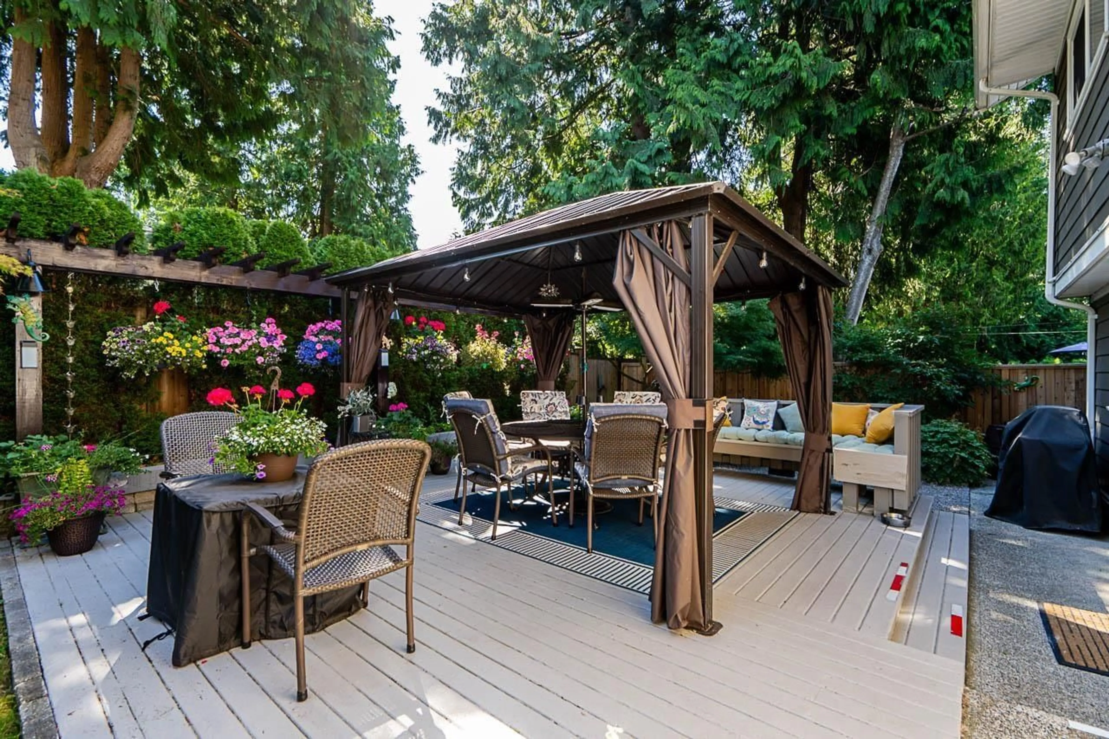 Patio, street for 1542 128 STREET, Surrey British Columbia V4A3T7