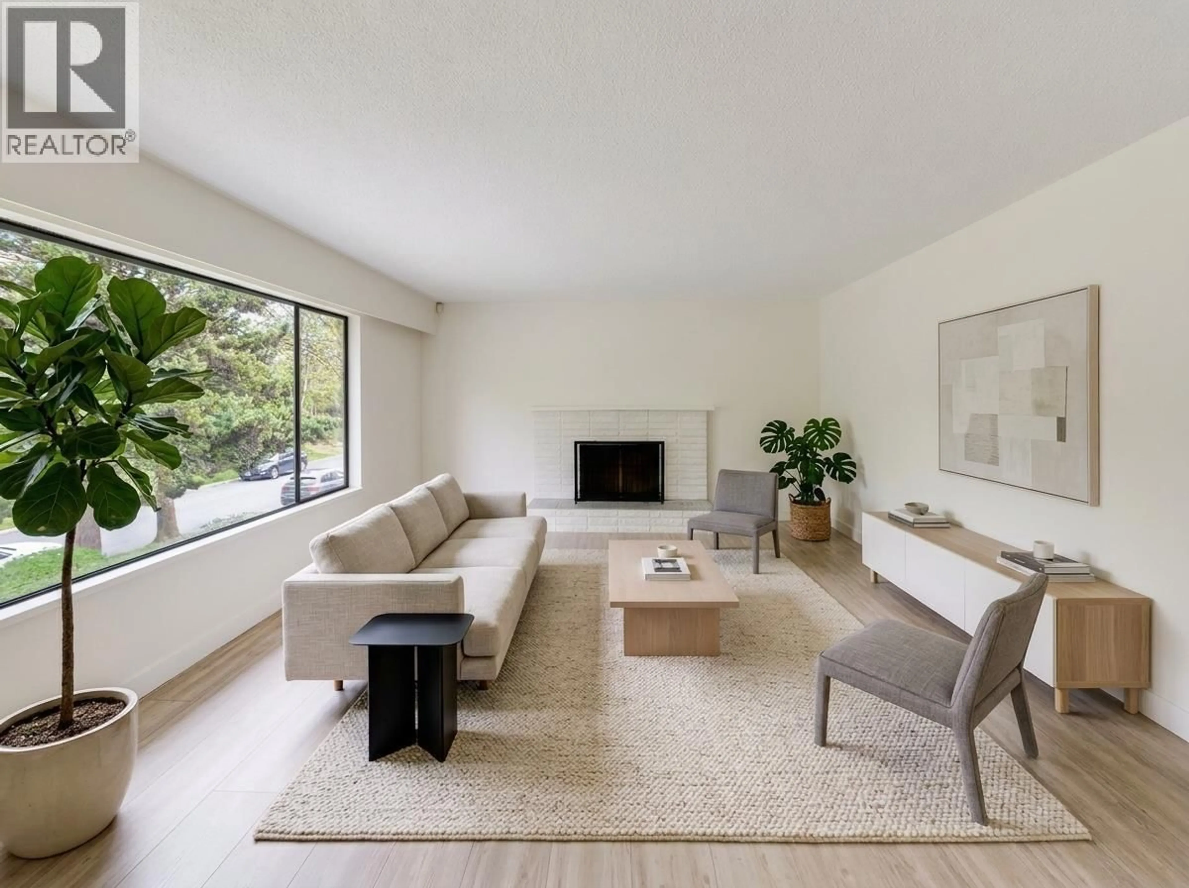 Living room with furniture, unknown for 7942 LAKEFIELD DRIVE, Burnaby British Columbia V5E3W8