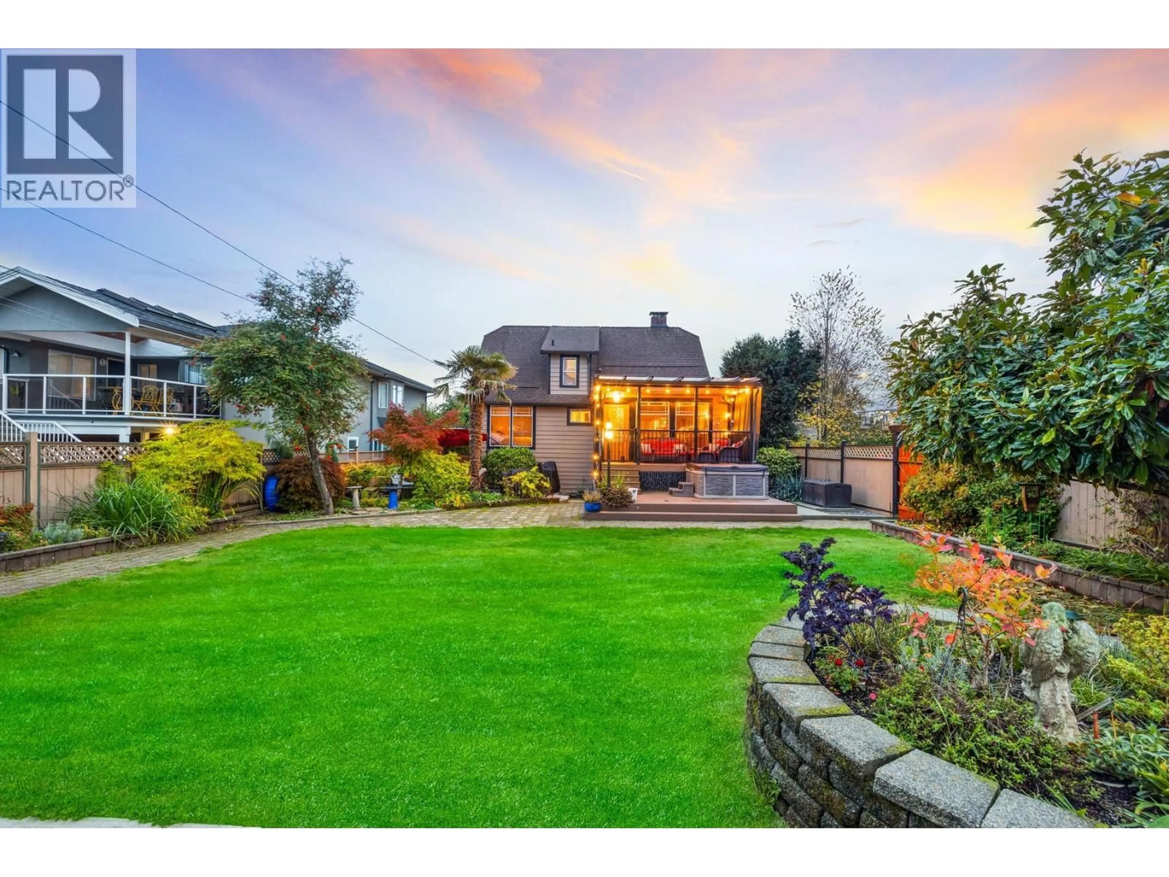 A pic from outside/outdoor area/front of a property/back of a property/a pic from drone, street for 402 13TH STREET, North Vancouver British Columbia V7L2M1