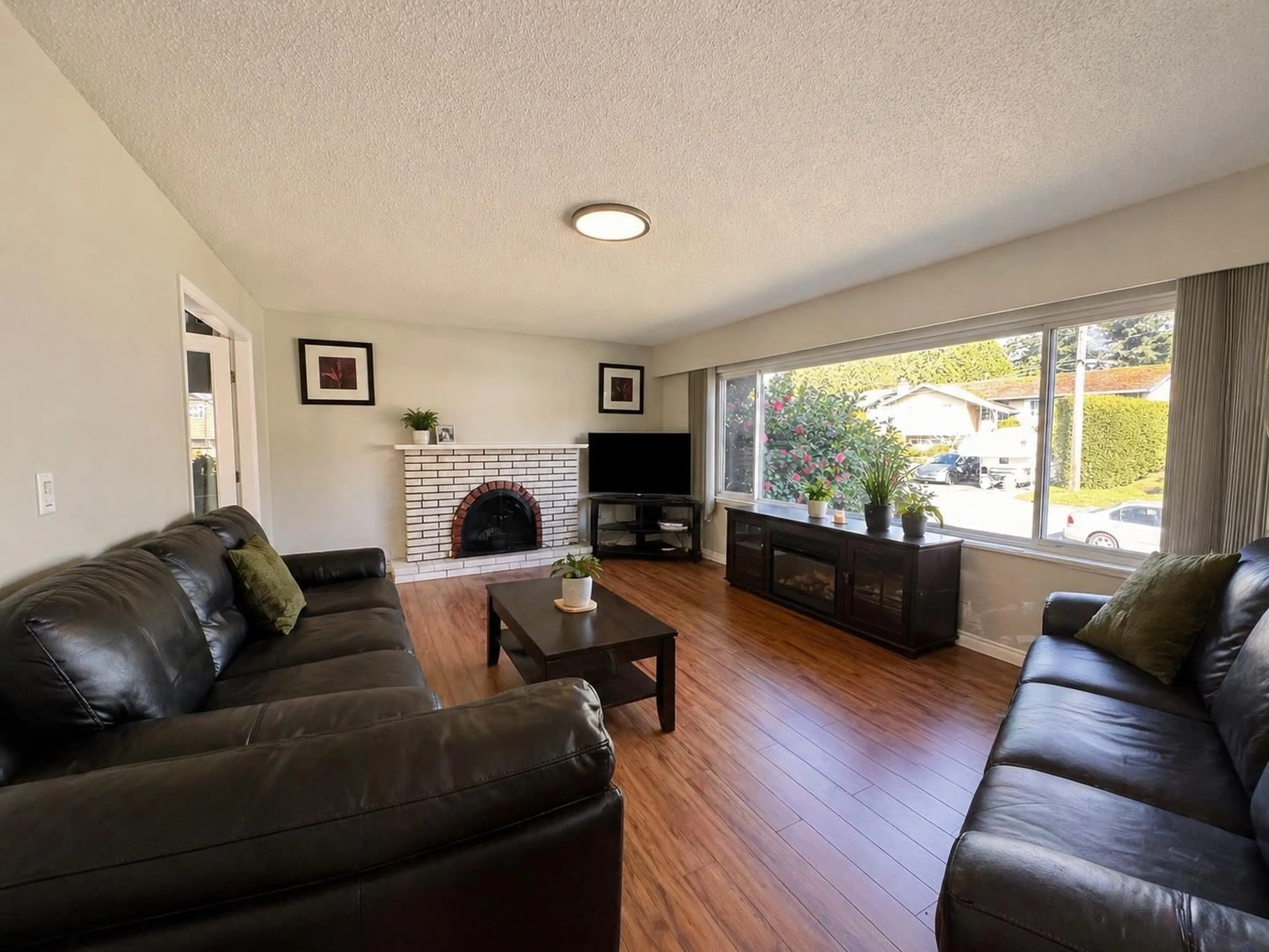 Living room with furniture, unknown for 7133 114A STREET, Delta British Columbia V4E1X3