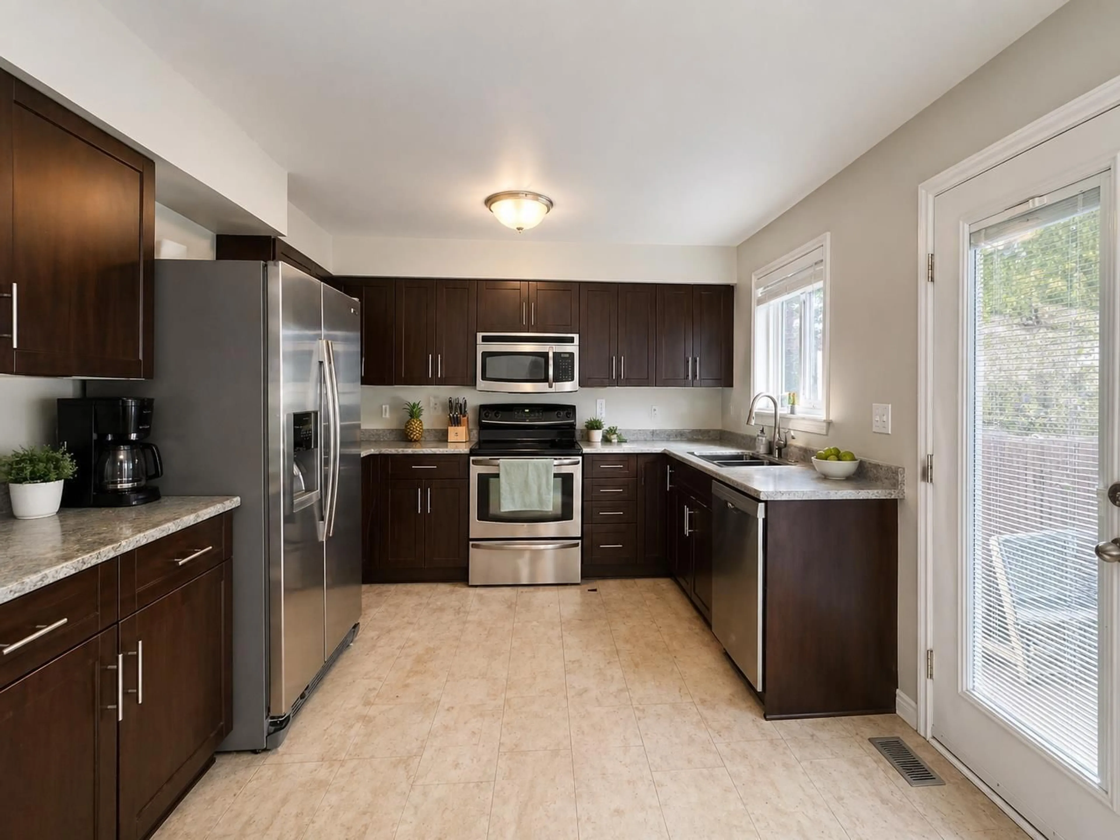 Open concept kitchen, ceramic/tile floor for 7133 114A STREET, Delta British Columbia V4E1X3