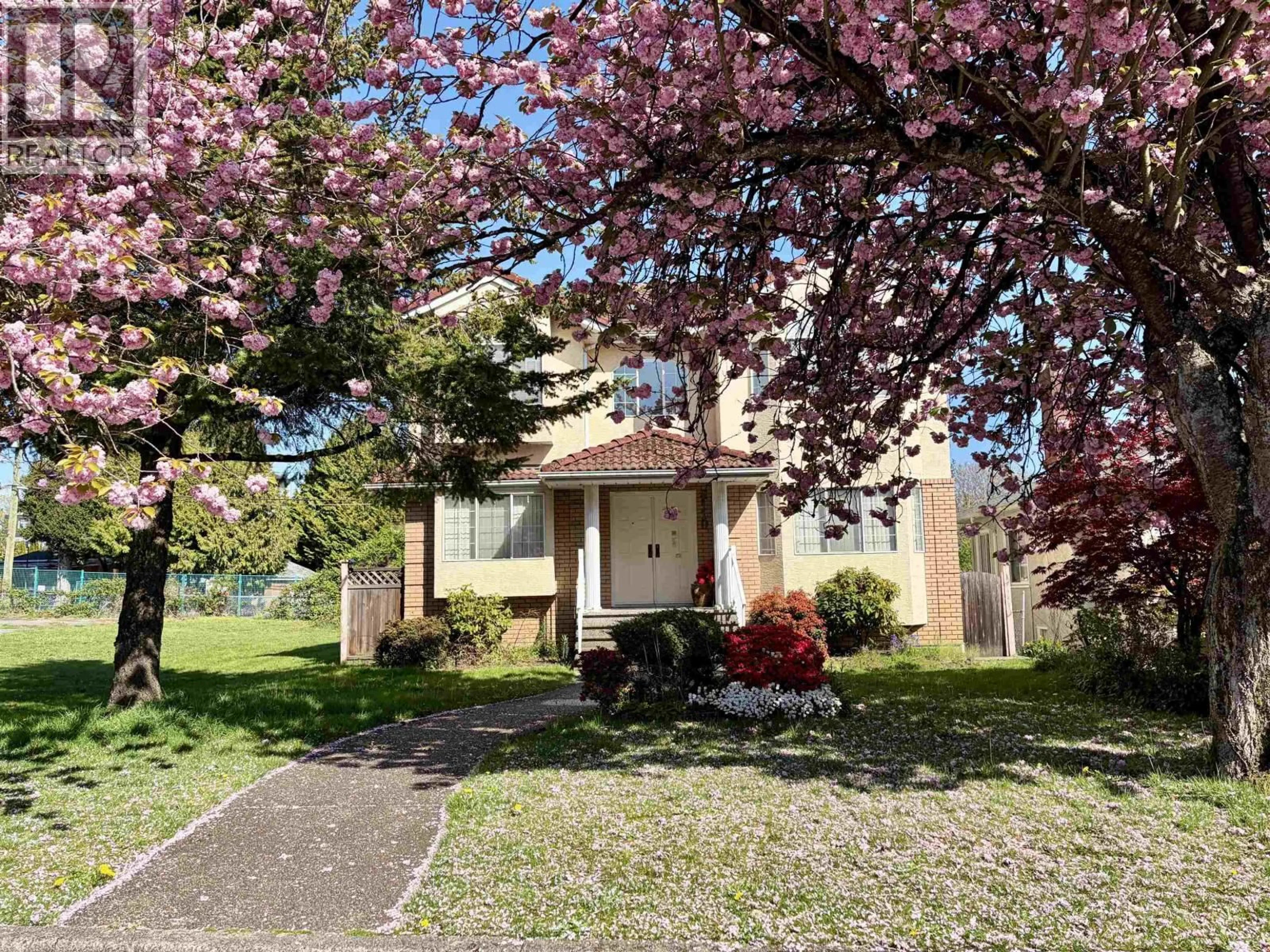 A pic from outside/outdoor area/front of a property/back of a property/a pic from drone, street for 8110 OSLER STREET, Vancouver British Columbia V6P4E2