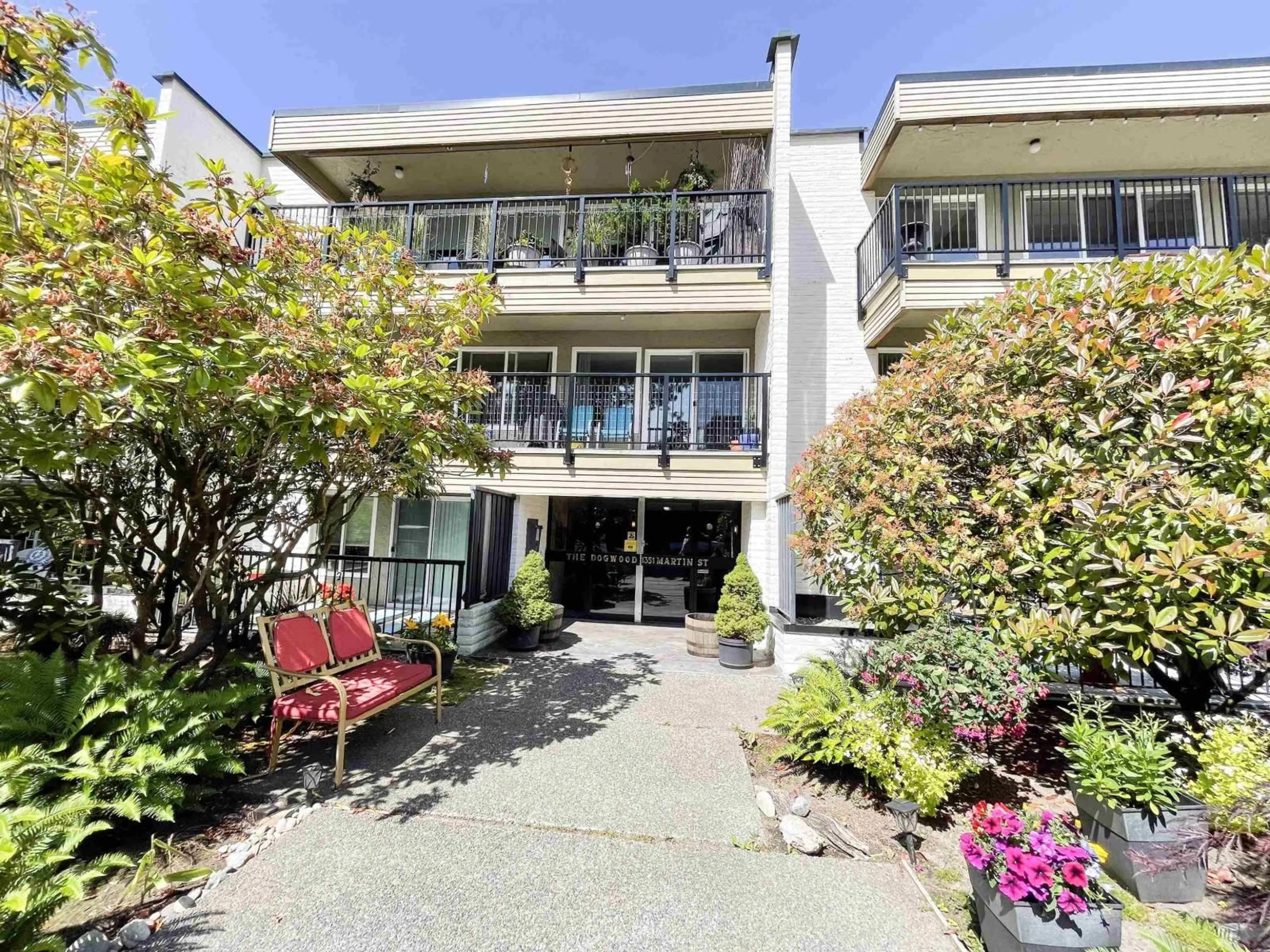 Patio, street for 205 - 1351 MARTIN STREET, White Rock British Columbia V4B3W6