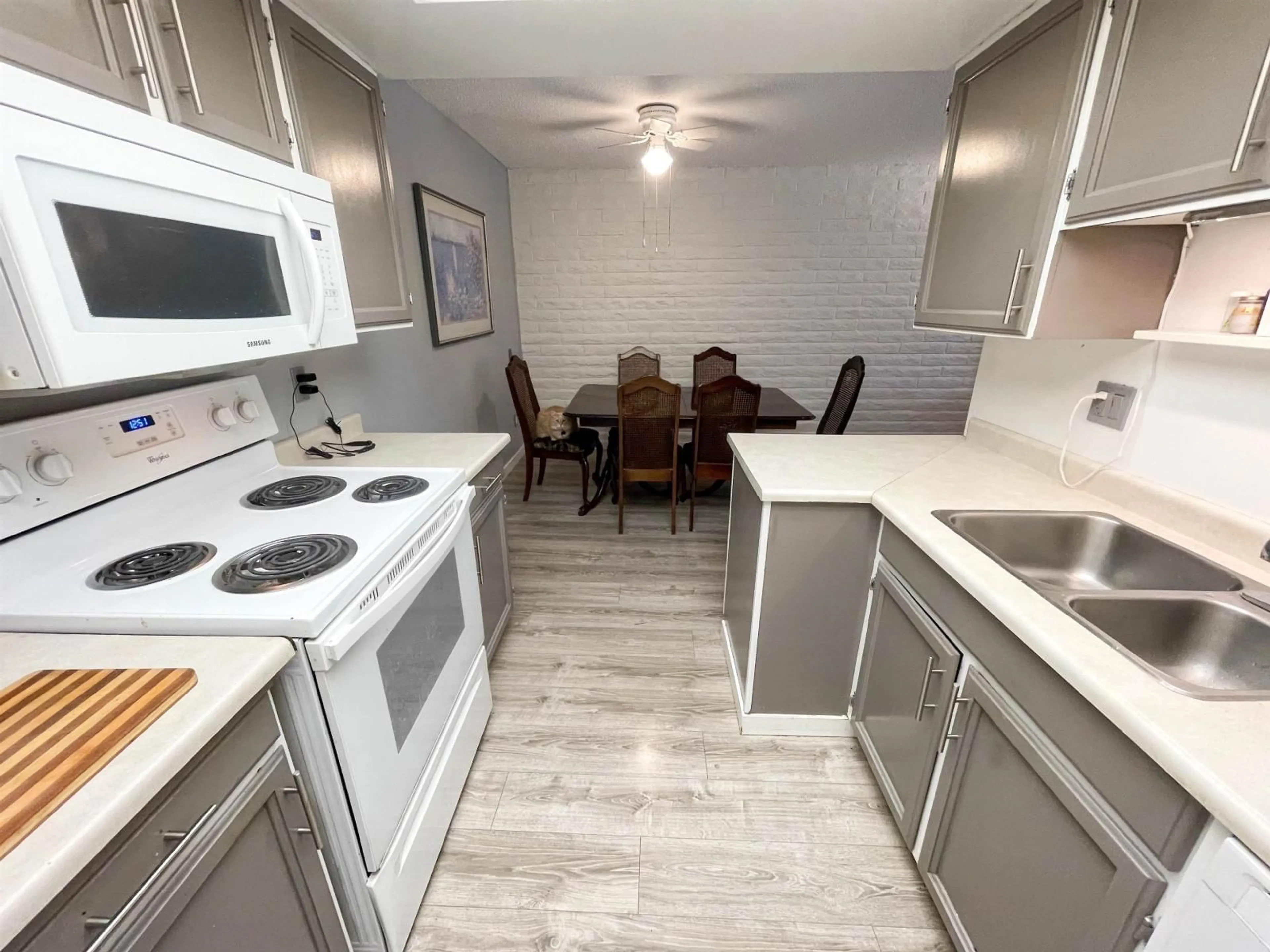 Standard kitchen, unknown for 205 - 1351 MARTIN STREET, White Rock British Columbia V4B3W6