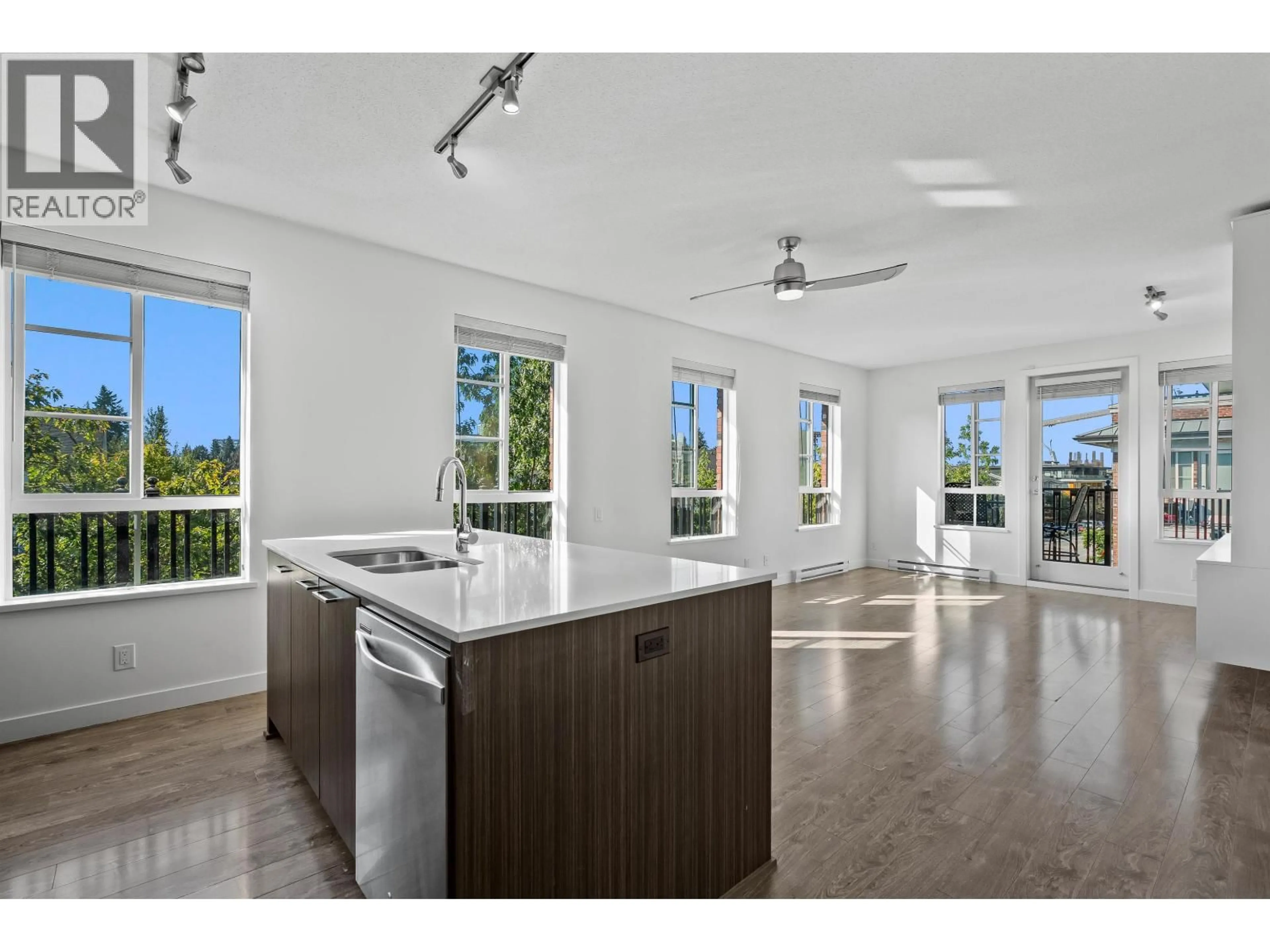 Open concept kitchen, ceramic/tile floor for 301 - 553 FOSTER AVENUE, Coquitlam British Columbia V3J0B5