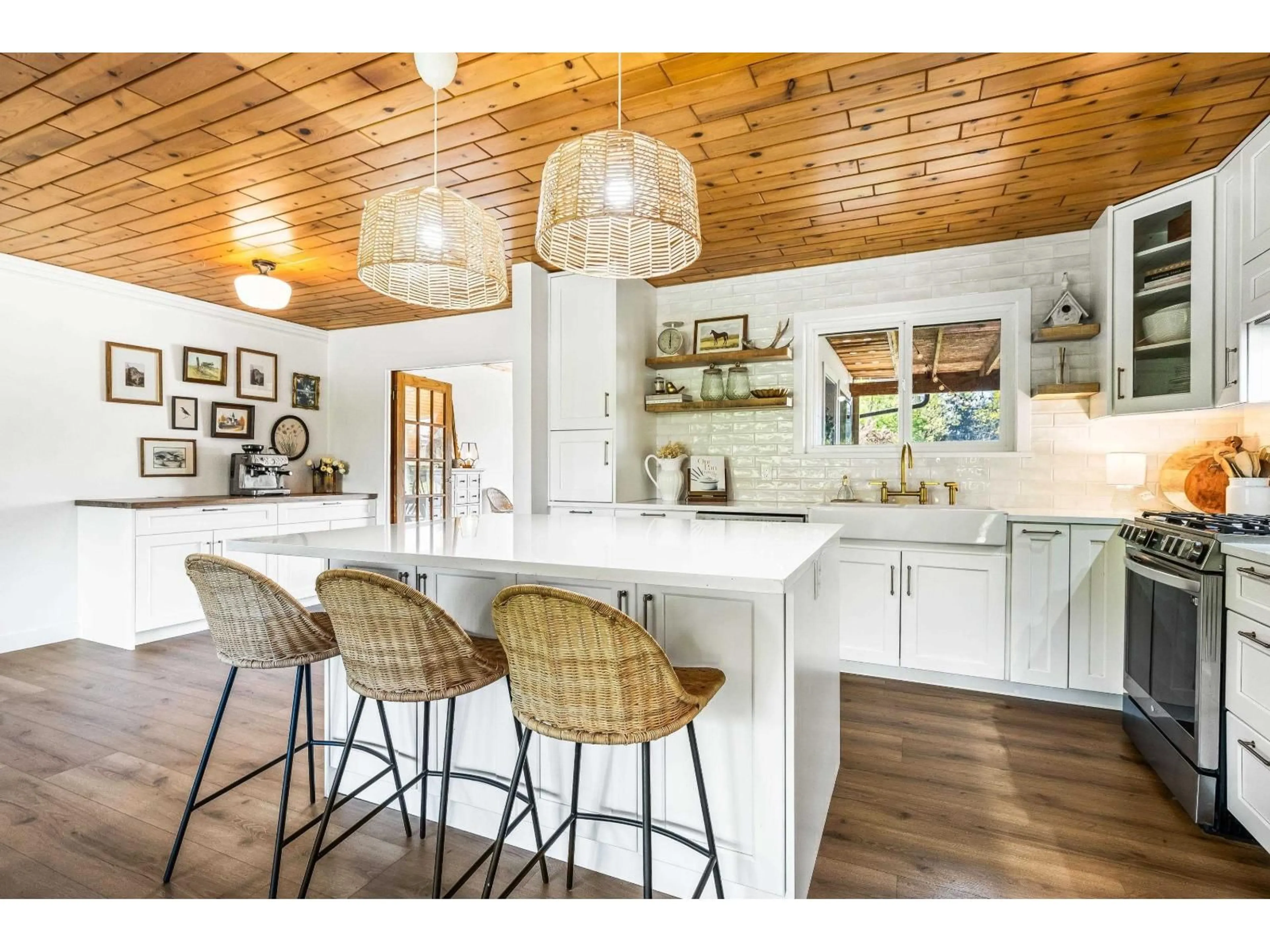 Open concept kitchen, wood/laminate floor for 41942 SOUTH SUMAS ROAD, Sardis - Greendale British Columbia V2R4K6