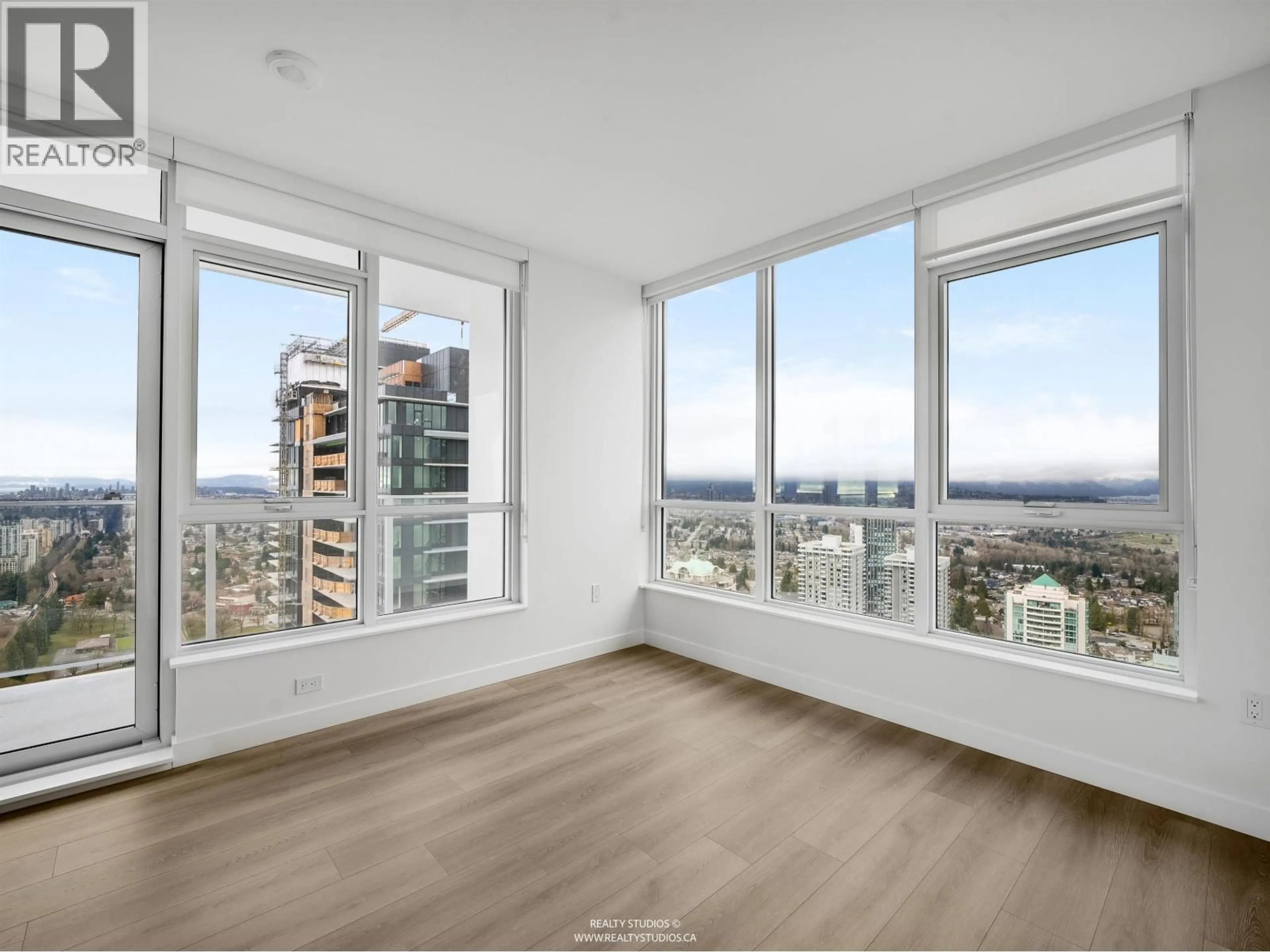 A pic of a room for 3501 - 6087 WILSON AVENUE, Burnaby British Columbia V5H2R5