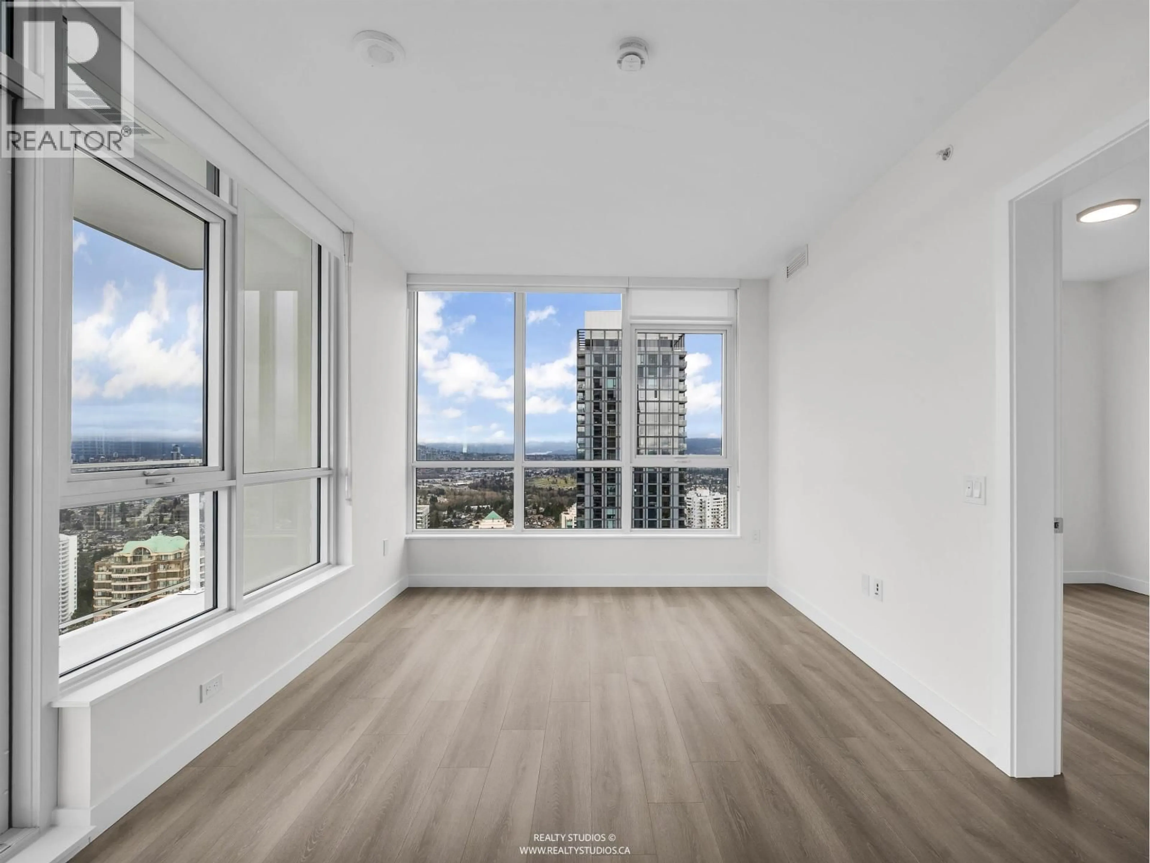 A pic of a room for 3501 - 6087 WILSON AVENUE, Burnaby British Columbia V5H2R5