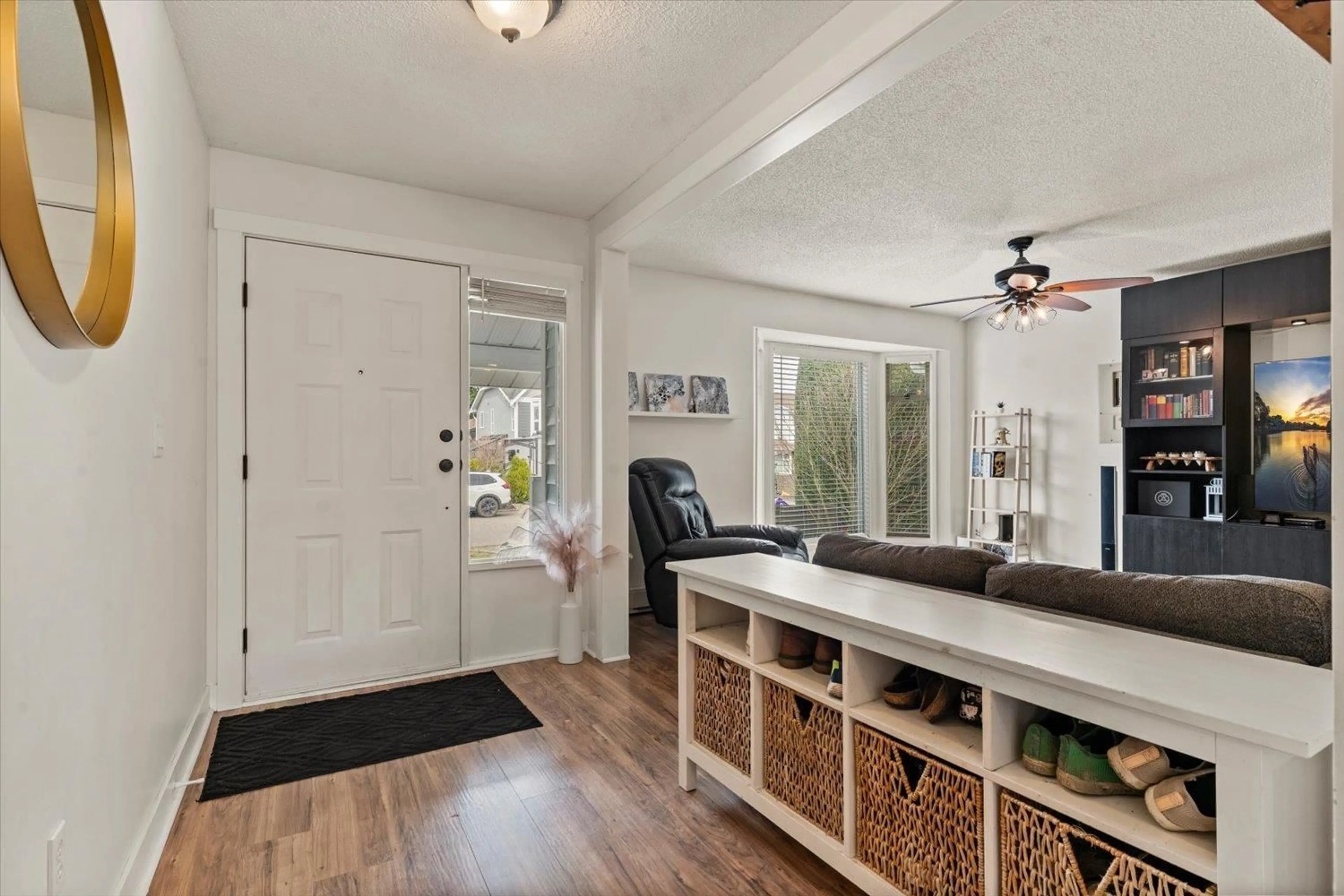 Indoor entryway for 45762 TIMOTHY AVENUE, Chilliwack British Columbia V2R2S3