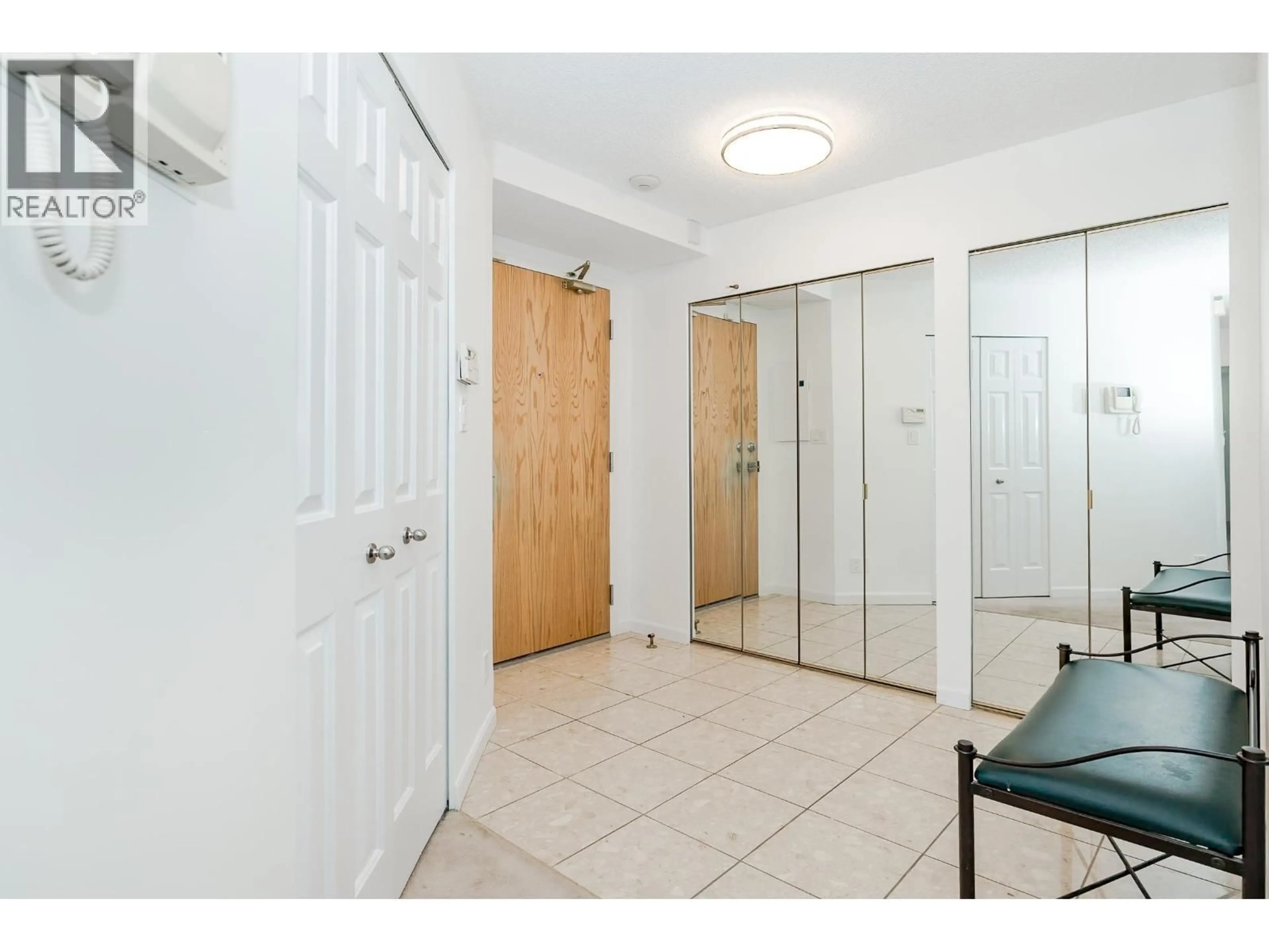 Indoor entryway for 302 - 2189 42ND AVENUE, Vancouver British Columbia V6M2B7