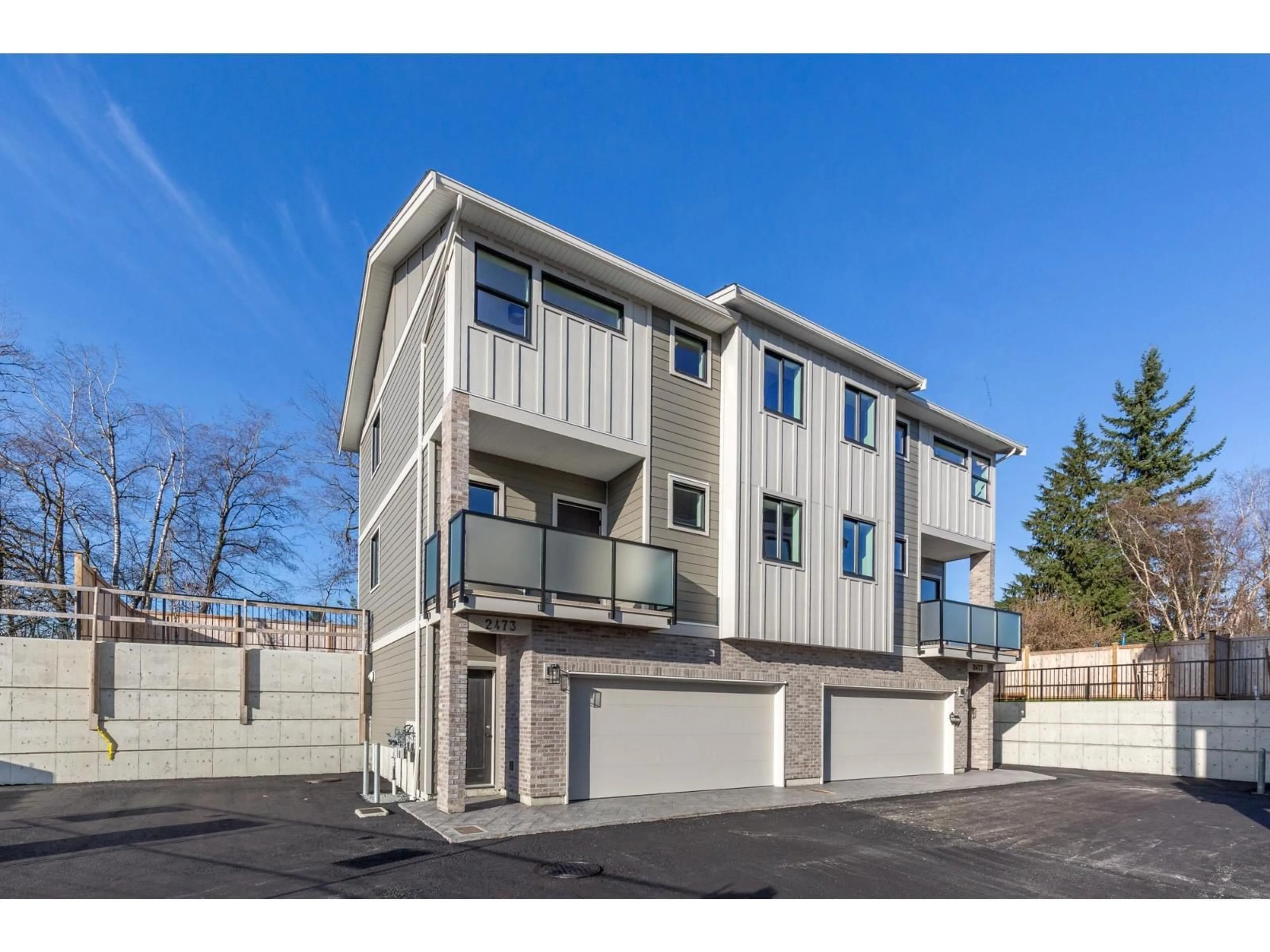 Home with vinyl exterior material, street for 2485 BECK ROAD, Abbotsford British Columbia V2S4S3