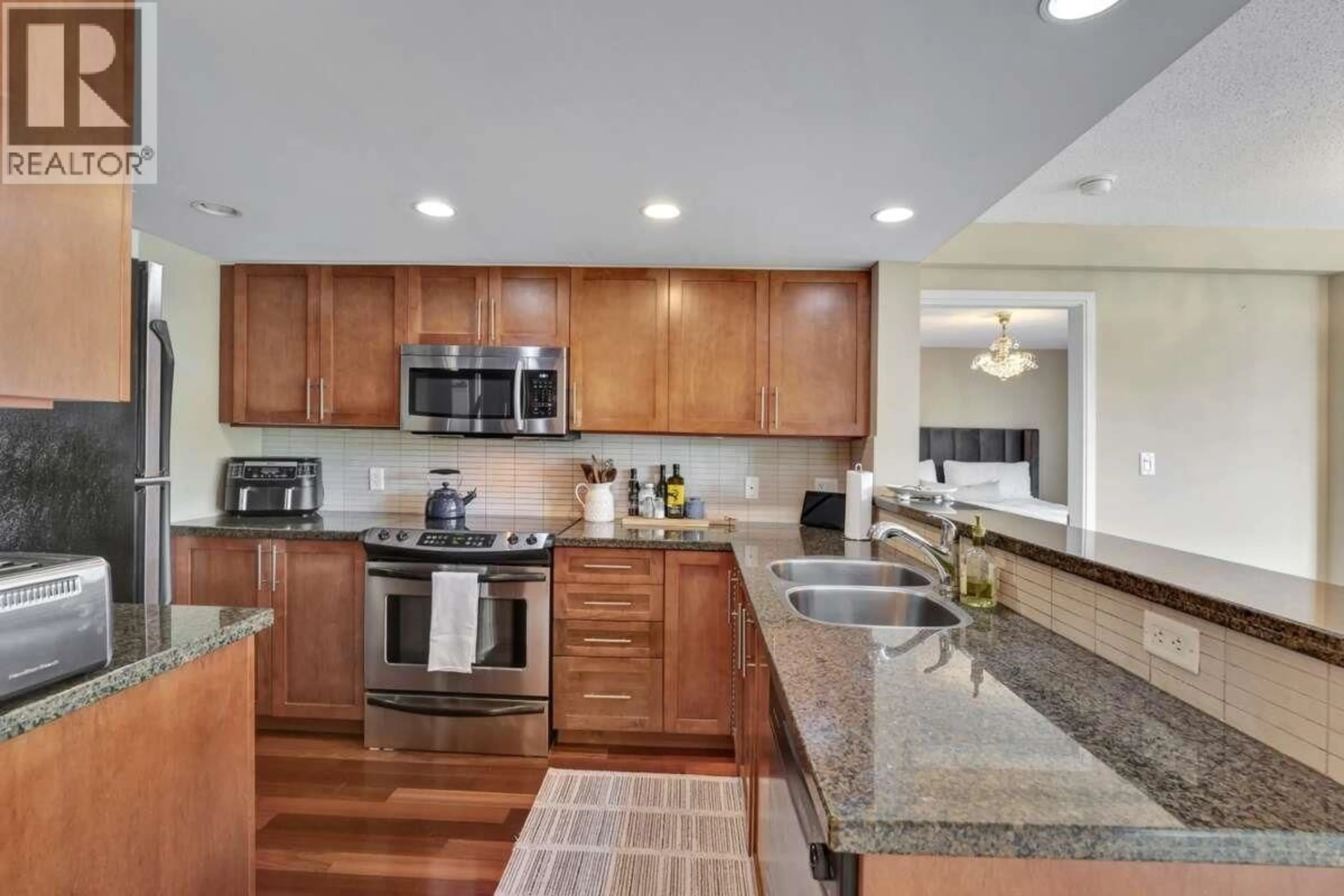 Open concept kitchen, ceramic/tile floor for 1001 - 288 UNGLESS WAY, Port Moody British Columbia V3H0C9