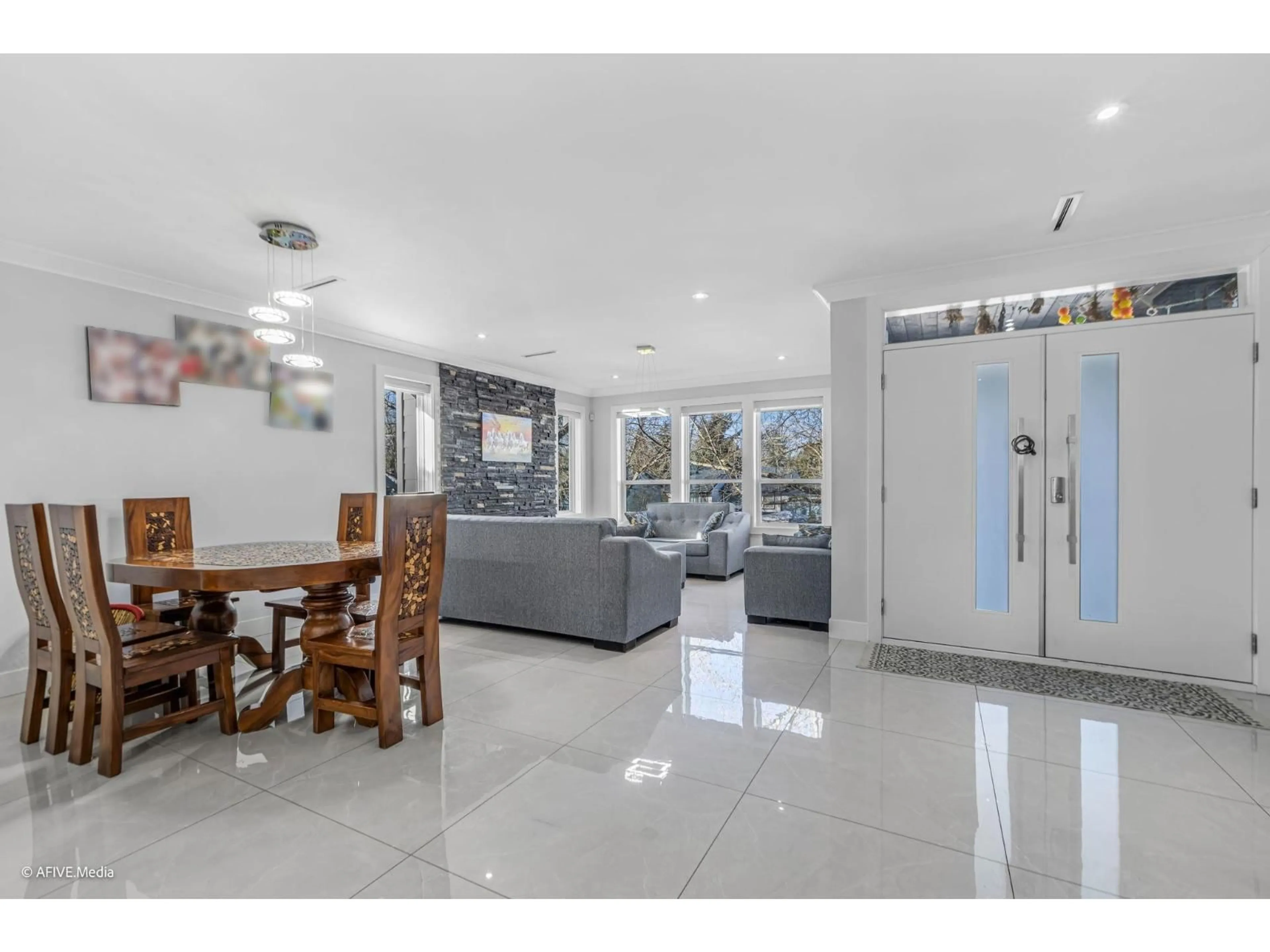 Open concept kitchen, ceramic/tile floor for 17268 61A AVENUE, Surrey British Columbia V3S4V7