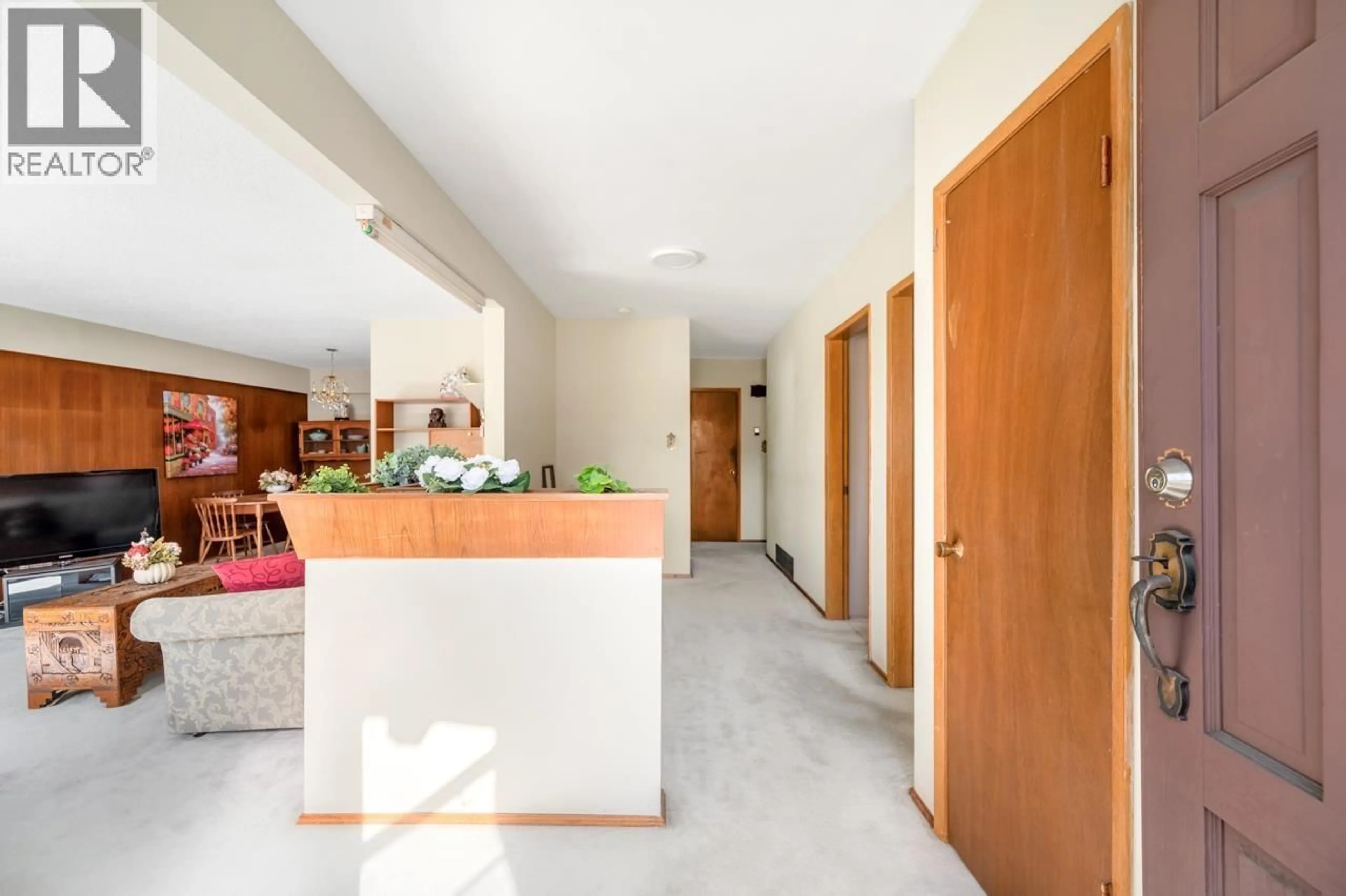 Indoor foyer for 6036 KNIGHT STREET, Vancouver British Columbia V5P2V5