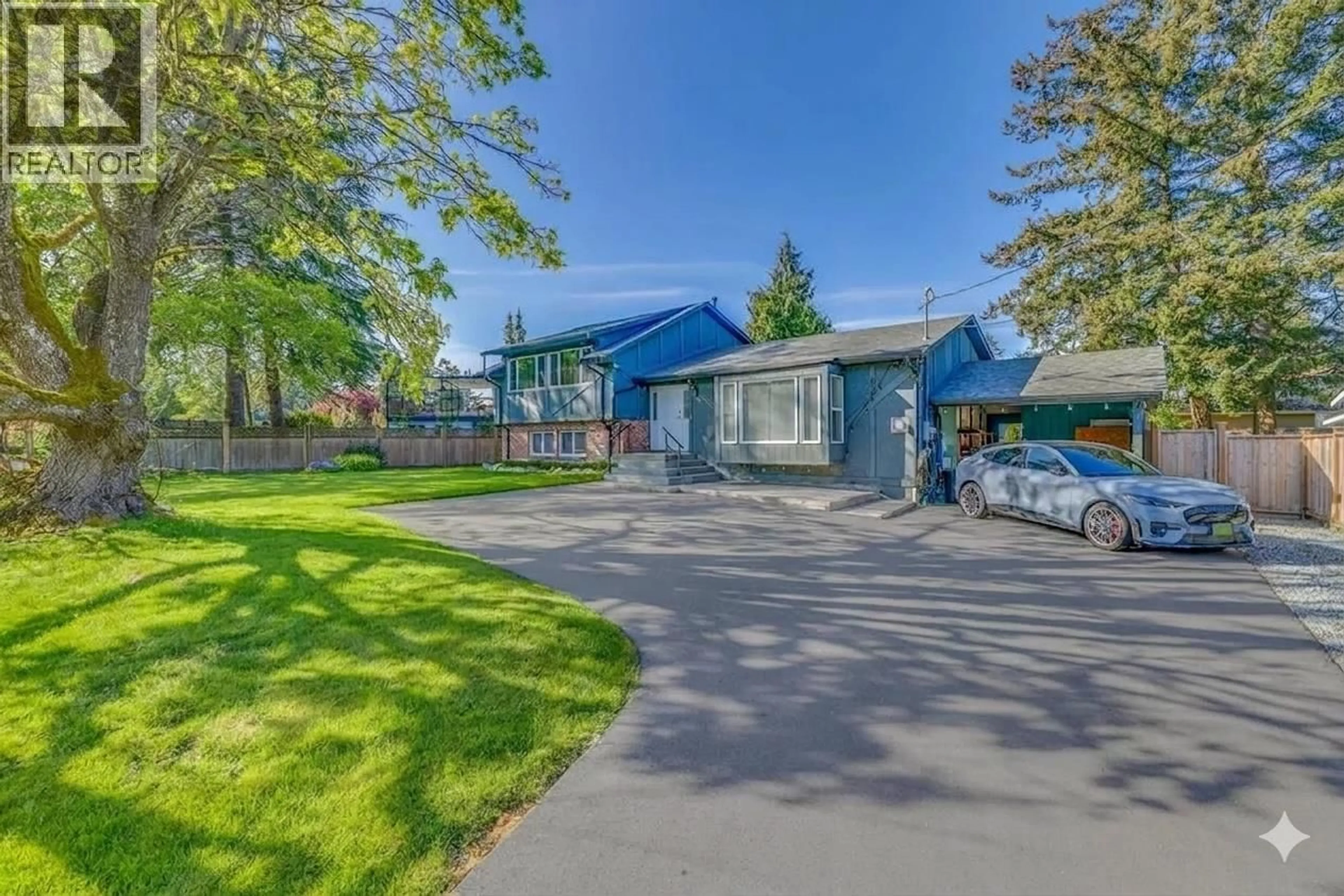 A pic from outside/outdoor area/front of a property/back of a property/a pic from drone, street for 5153 CLIFF DRIVE, Tsawwassen British Columbia V4M2C4