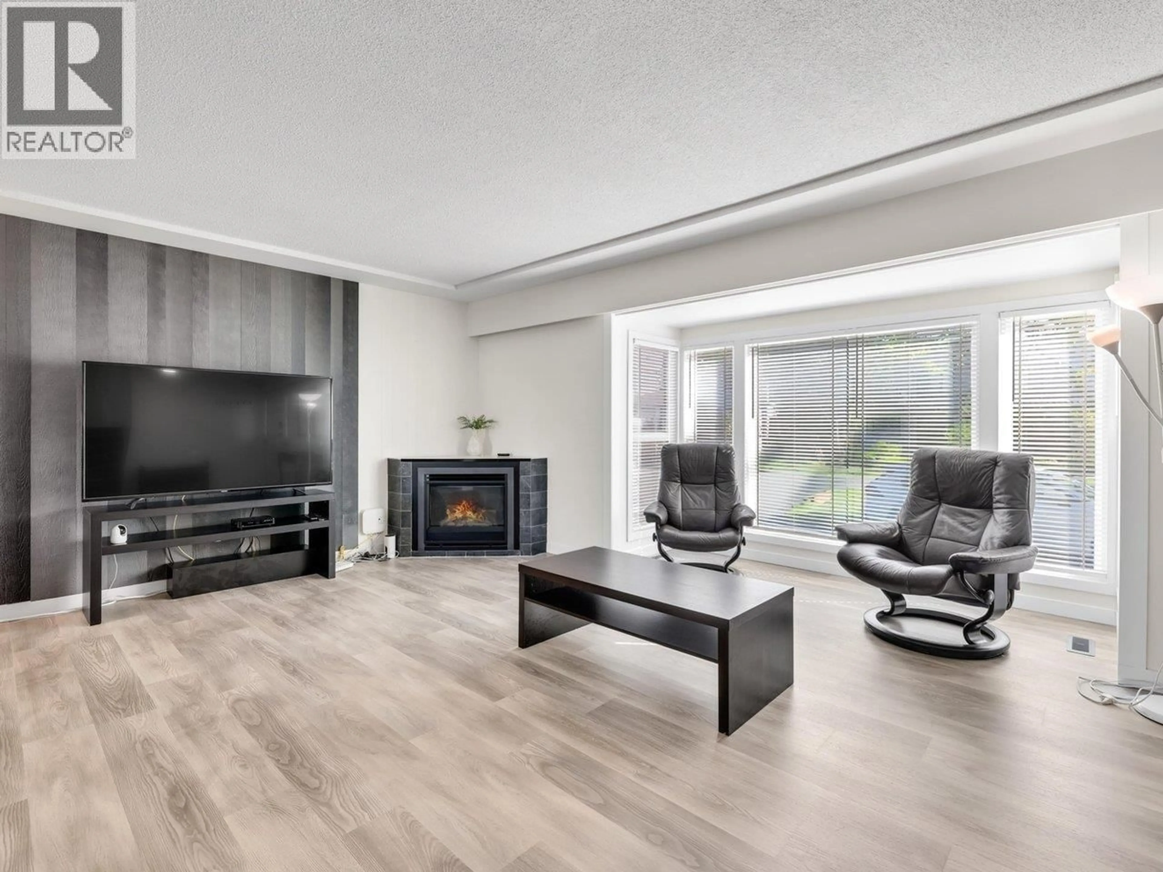 Living room with furniture, unknown for 5153 CLIFF DRIVE, Tsawwassen British Columbia V4M2C4