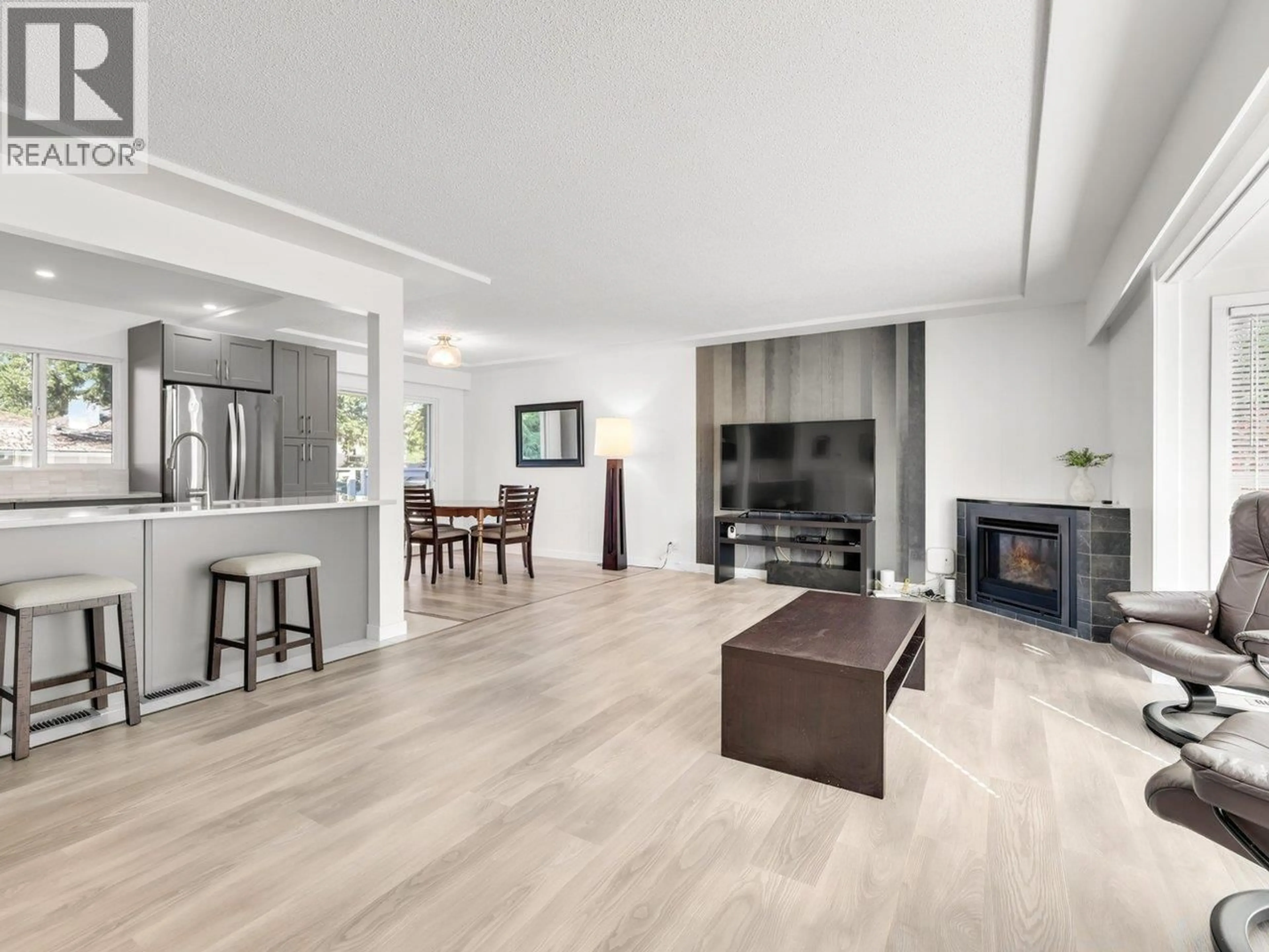 Living room with furniture, unknown for 5153 CLIFF DRIVE, Tsawwassen British Columbia V4M2C4