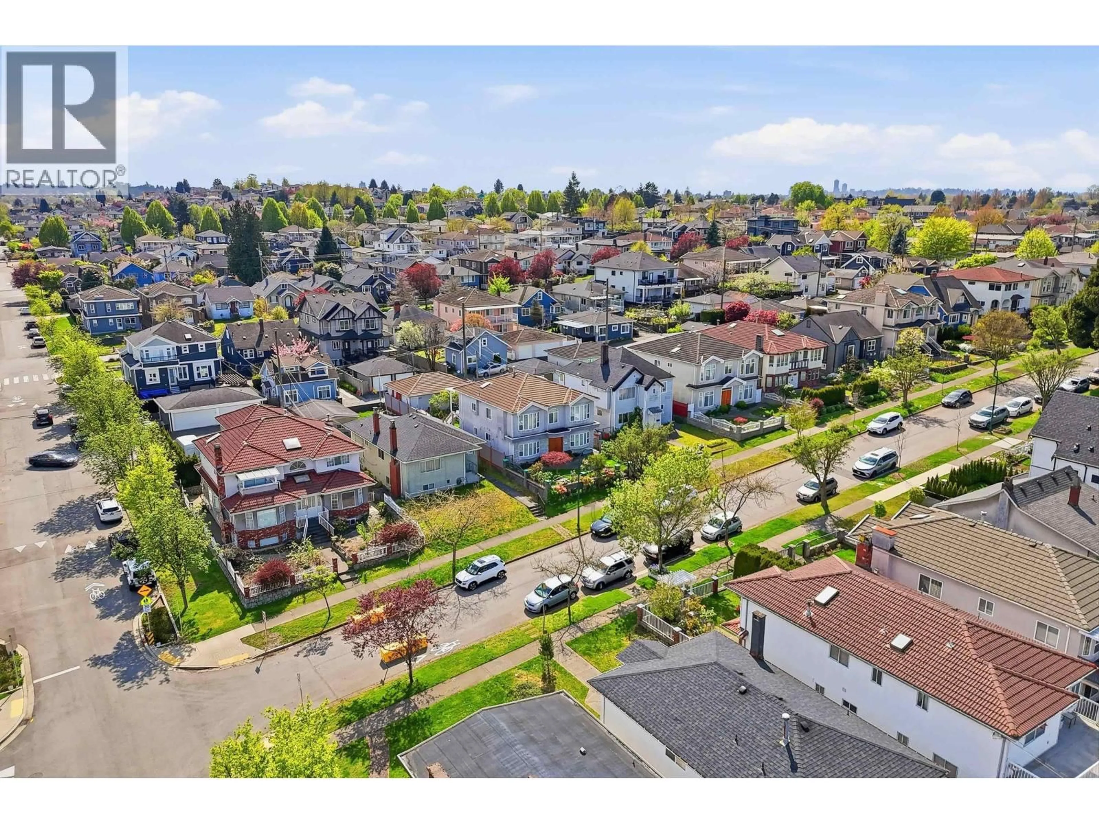 A pic from outside/outdoor area/front of a property/back of a property/a pic from drone, street for 3090 KITCHENER STREET, Vancouver British Columbia V5K3E7