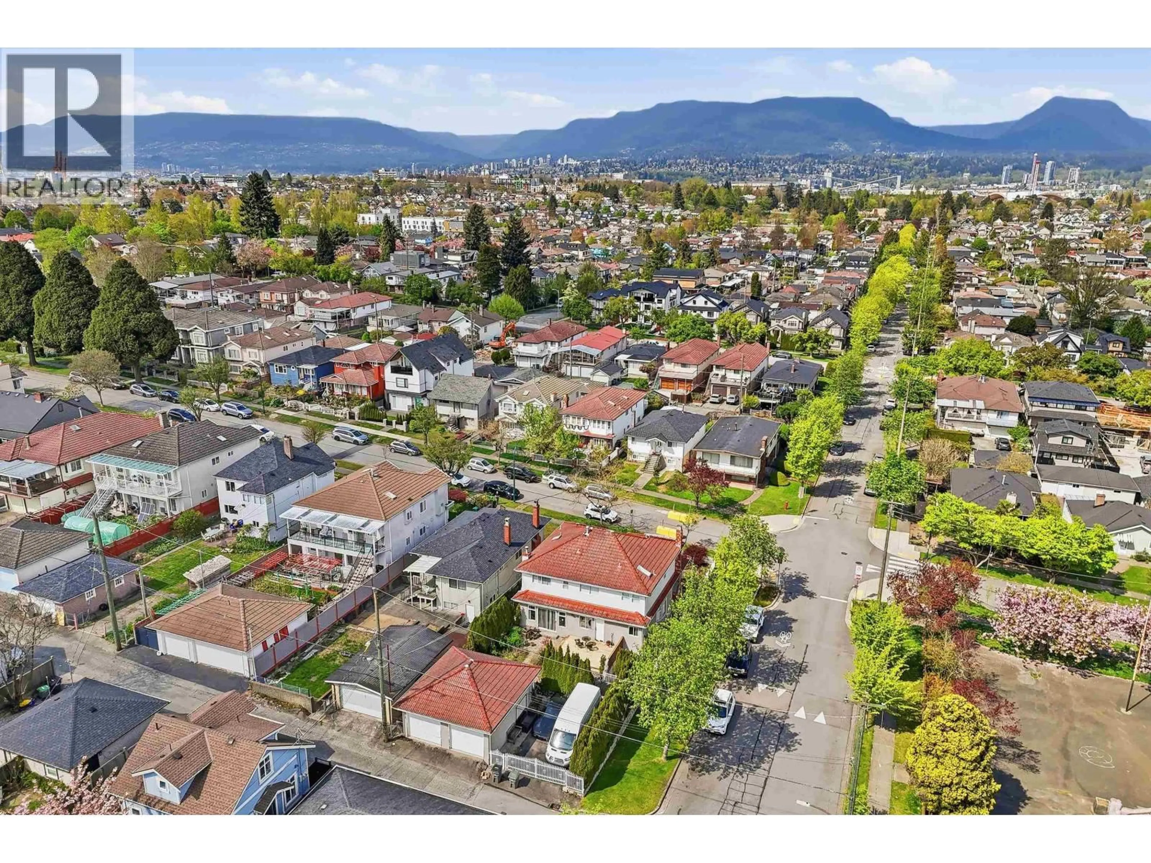 A pic from outside/outdoor area/front of a property/back of a property/a pic from drone, mountain view for 3090 KITCHENER STREET, Vancouver British Columbia V5K3E7