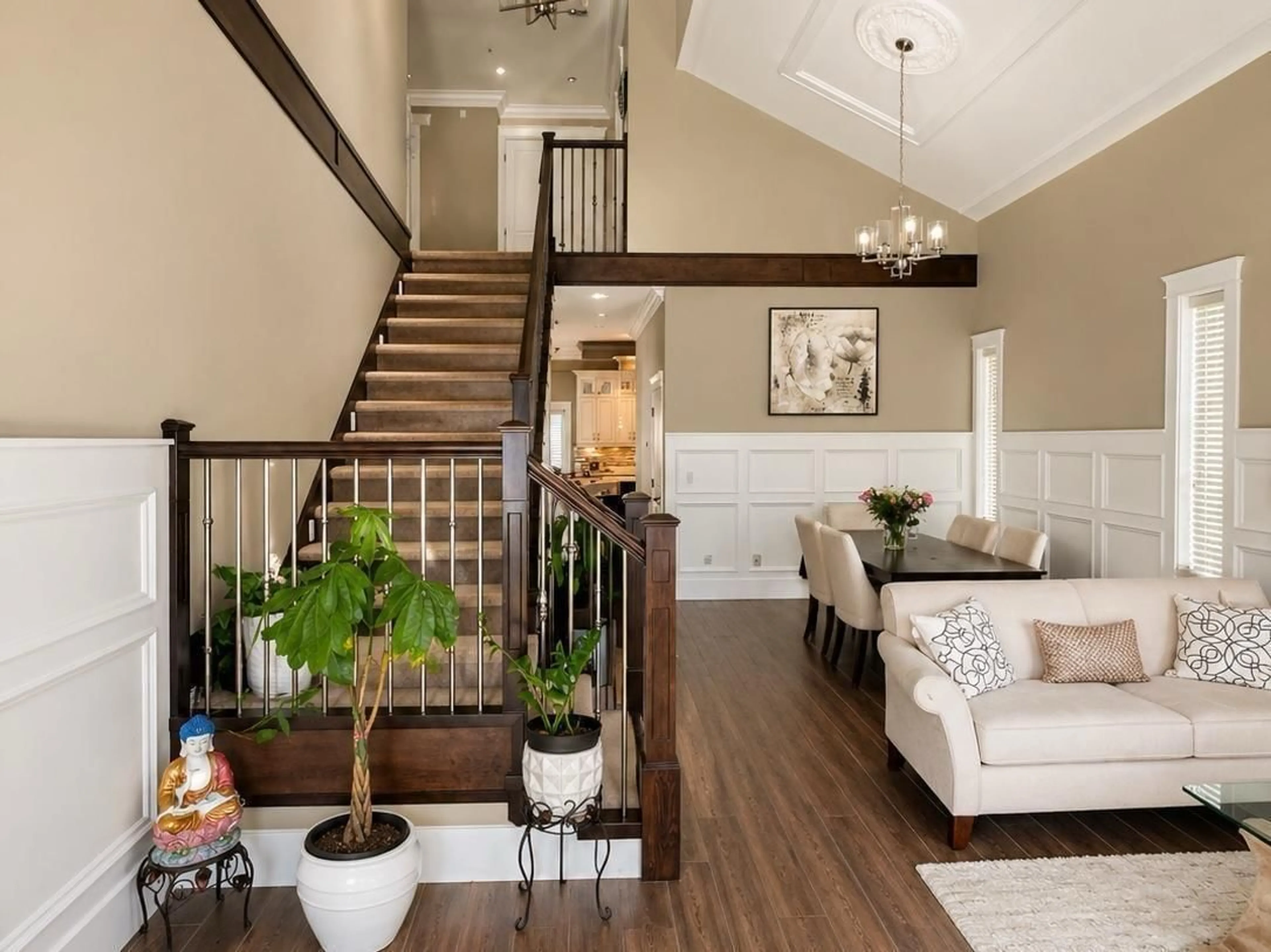 Indoor entryway for 5911 139A STREET, Surrey British Columbia V3W6L1