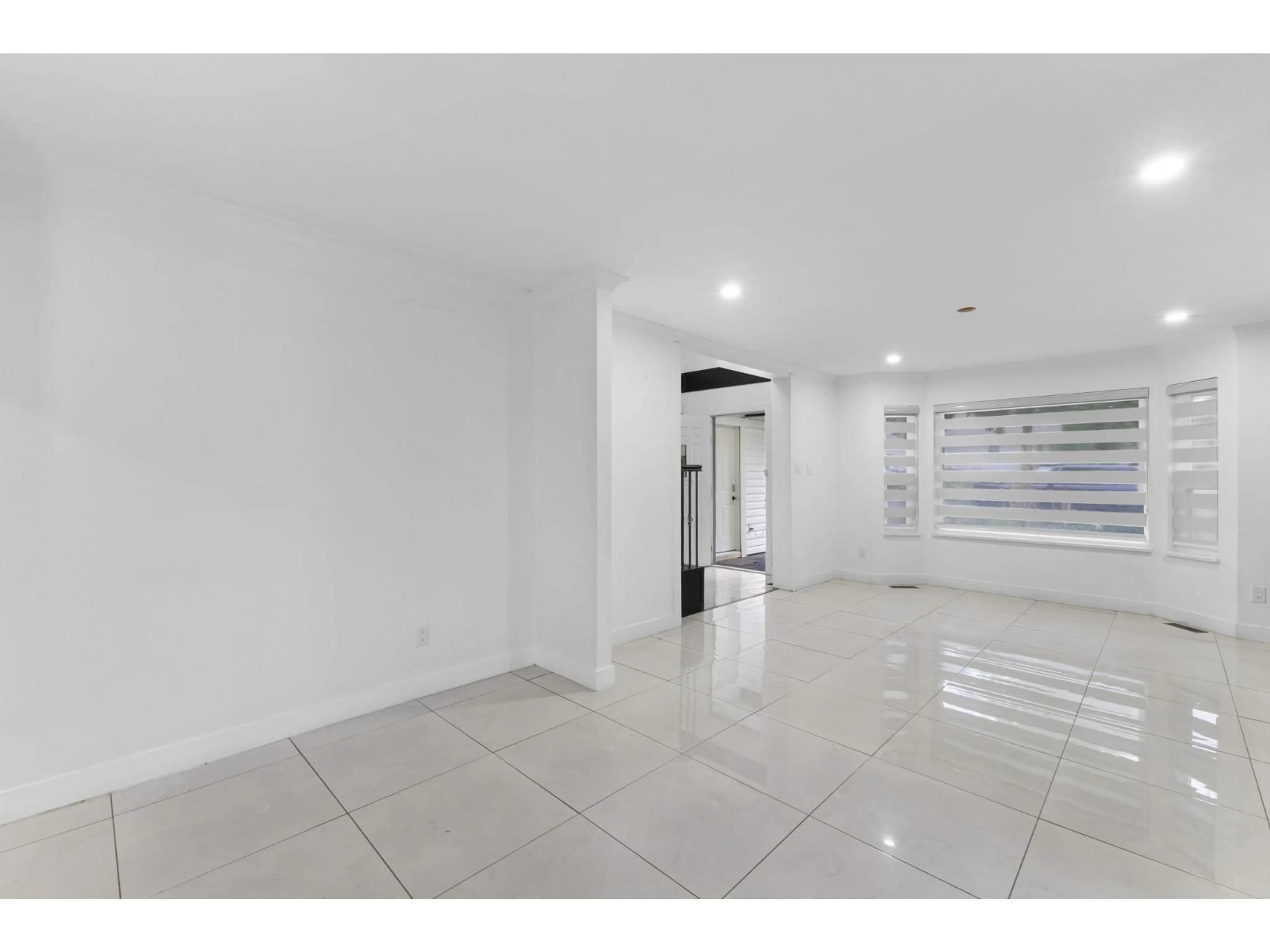 Indoor foyer for 6138 134A STREET, Surrey British Columbia V3X1L9