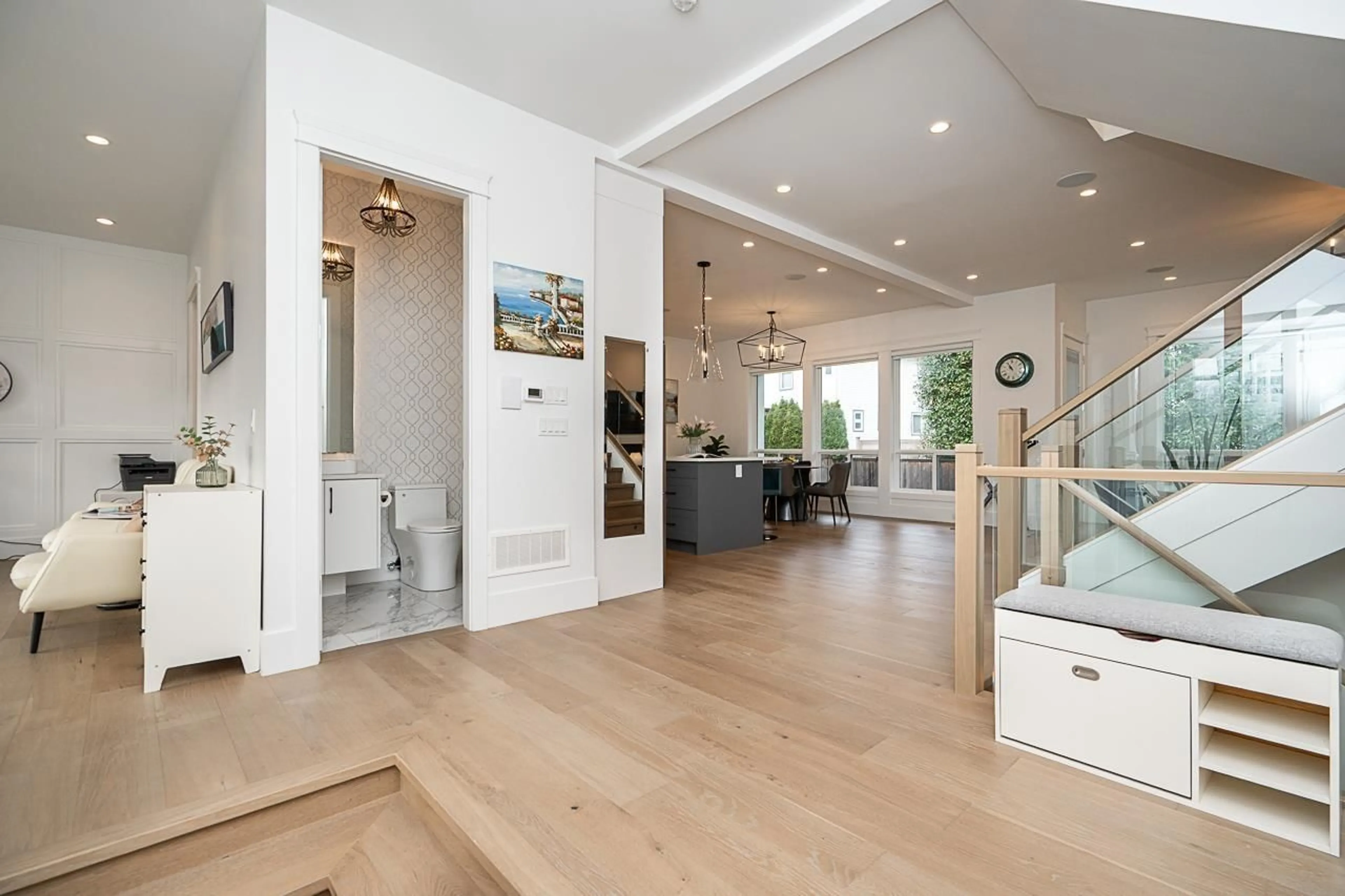 Indoor entryway for 878 163A STREET, Surrey British Columbia V4A0B3