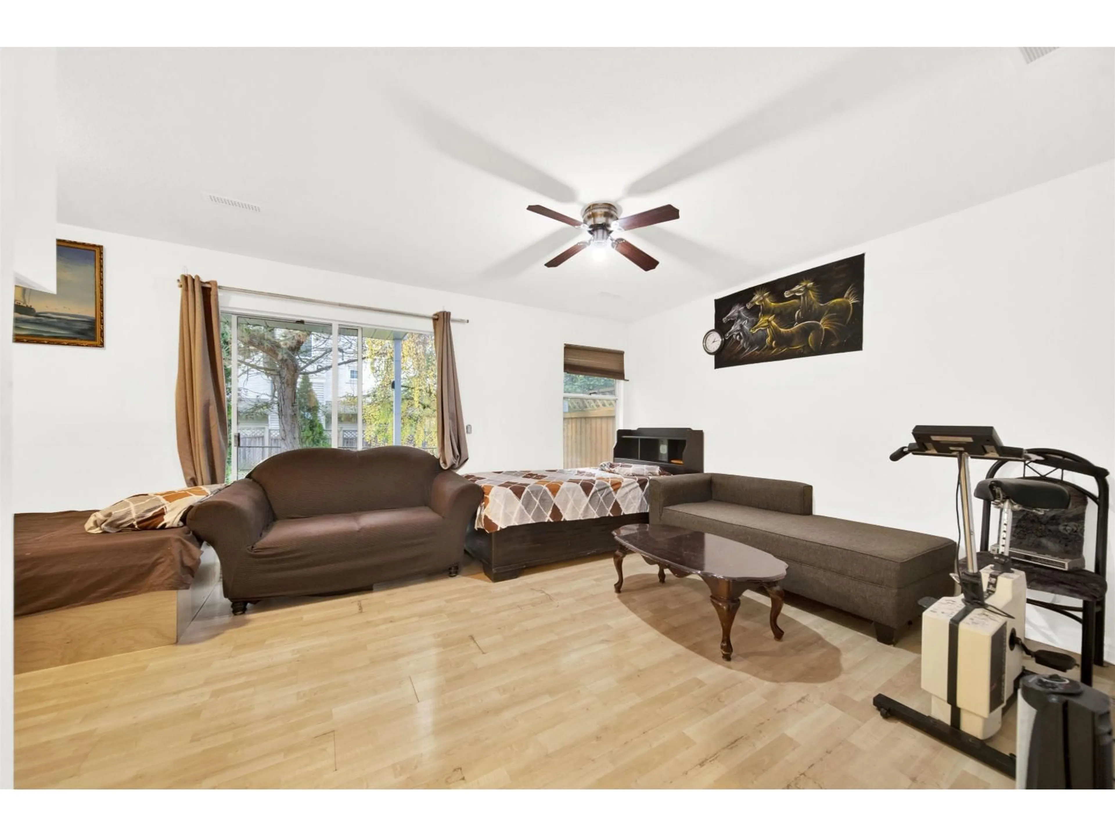Living room with furniture, wood/laminate floor for 44 - 8280 121A STREET, Surrey British Columbia V3W0G8