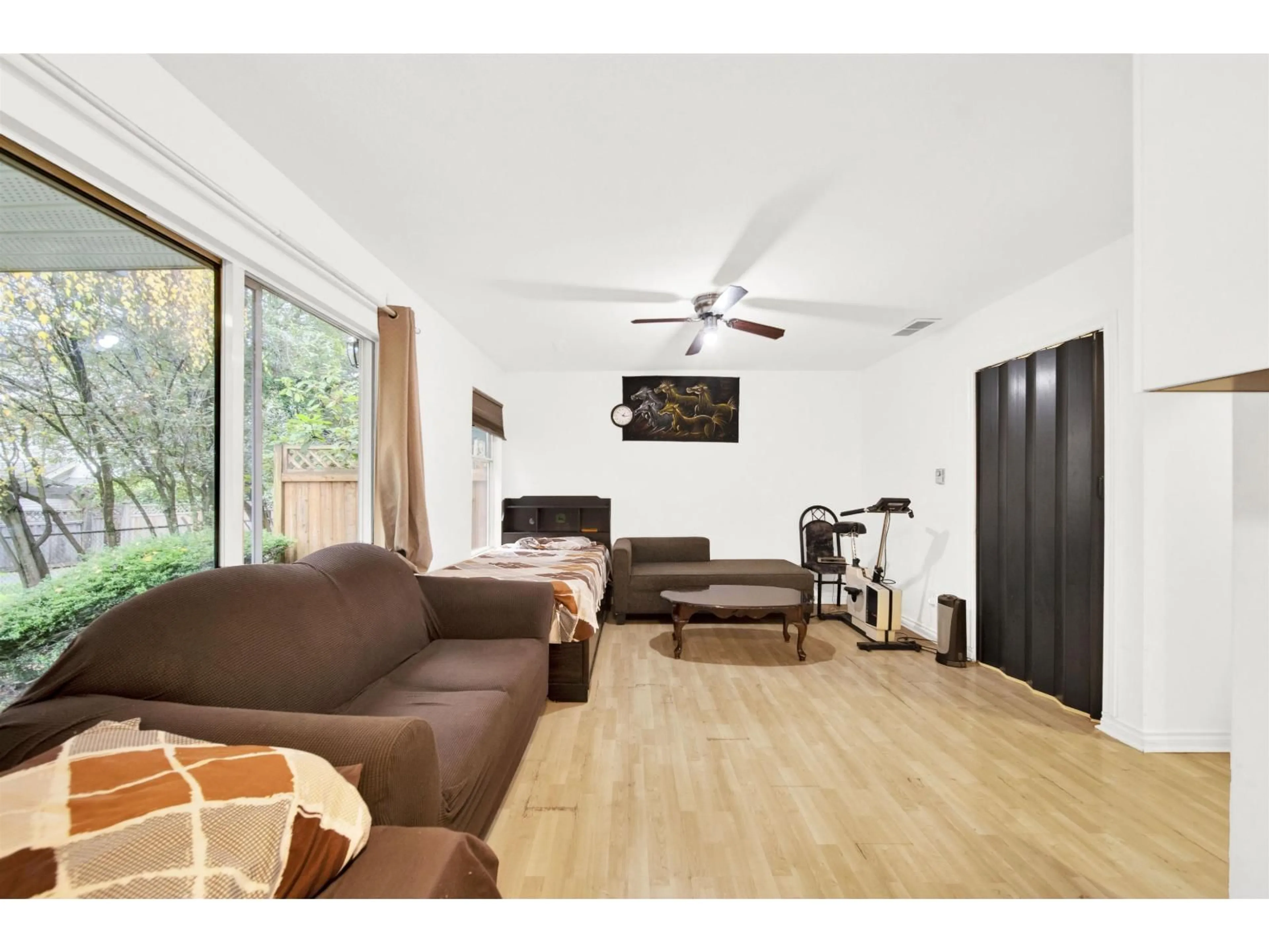 Living room with furniture, wood/laminate floor for 44 - 8280 121A STREET, Surrey British Columbia V3W0G8