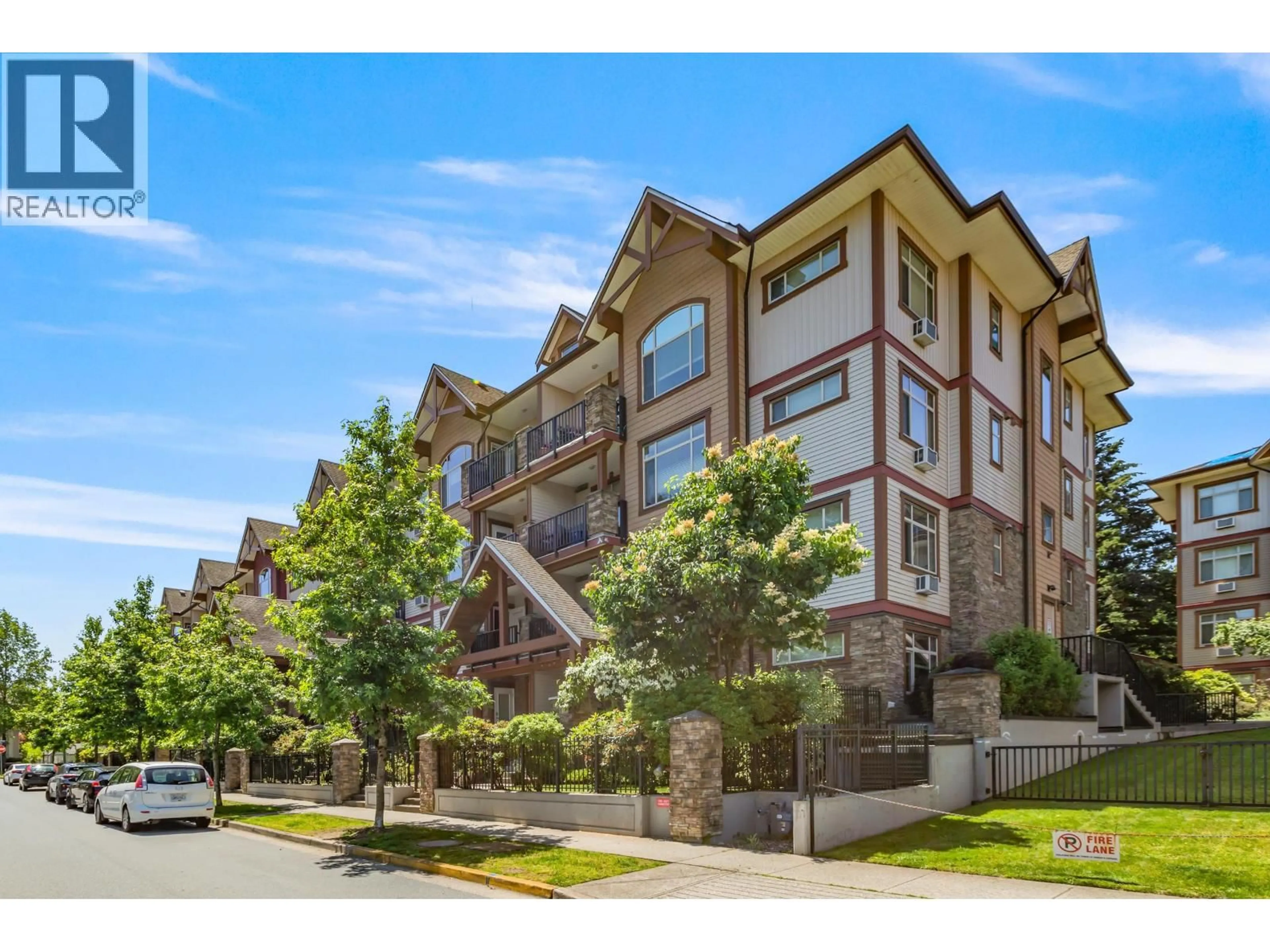 A pic from outside/outdoor area/front of a property/back of a property/a pic from drone, unknown for 211 - 12525 190A STREET, Pitt Meadows British Columbia V3Y0E1