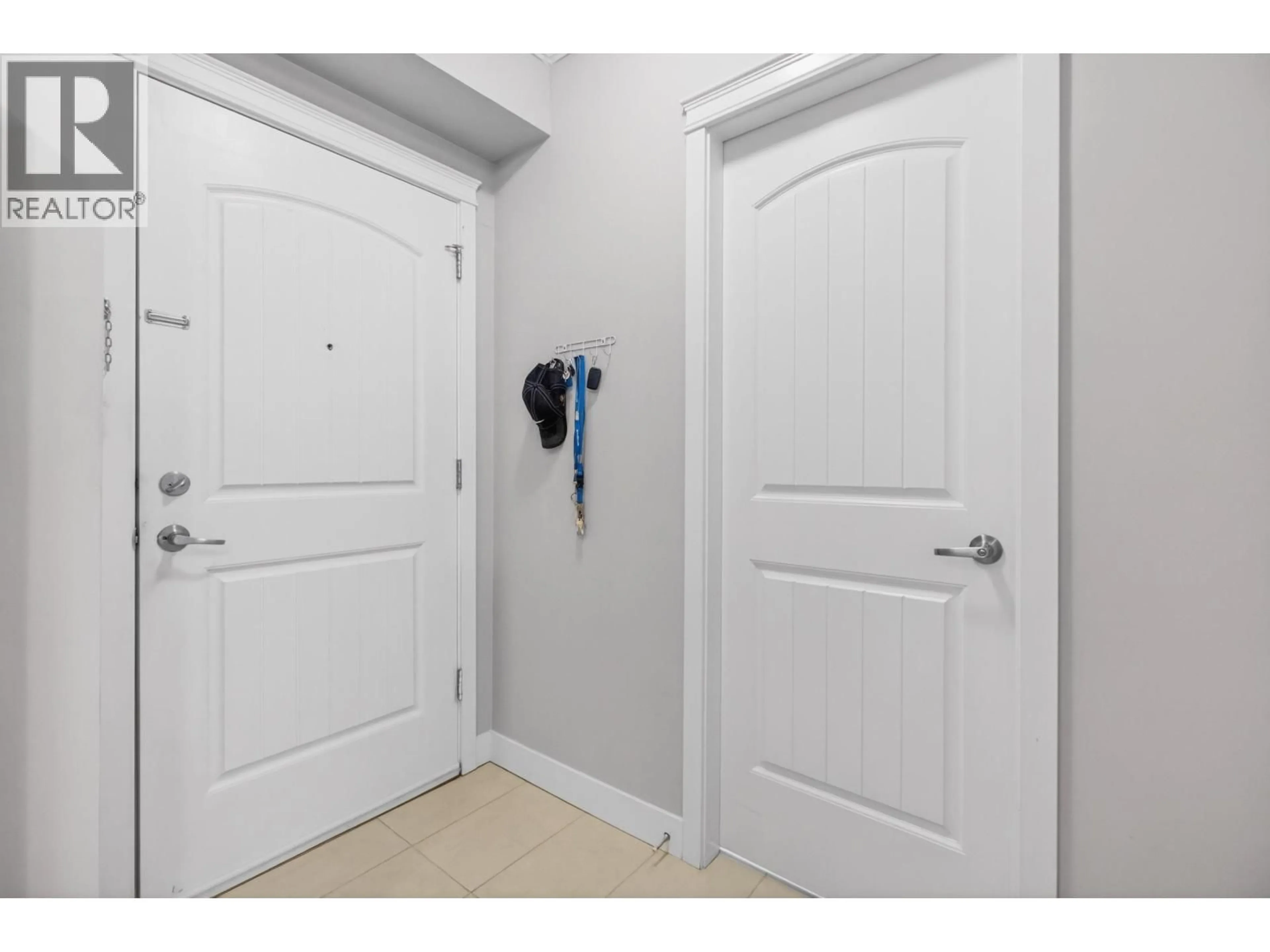 Indoor entryway for 211 - 12525 190A STREET, Pitt Meadows British Columbia V3Y0E1