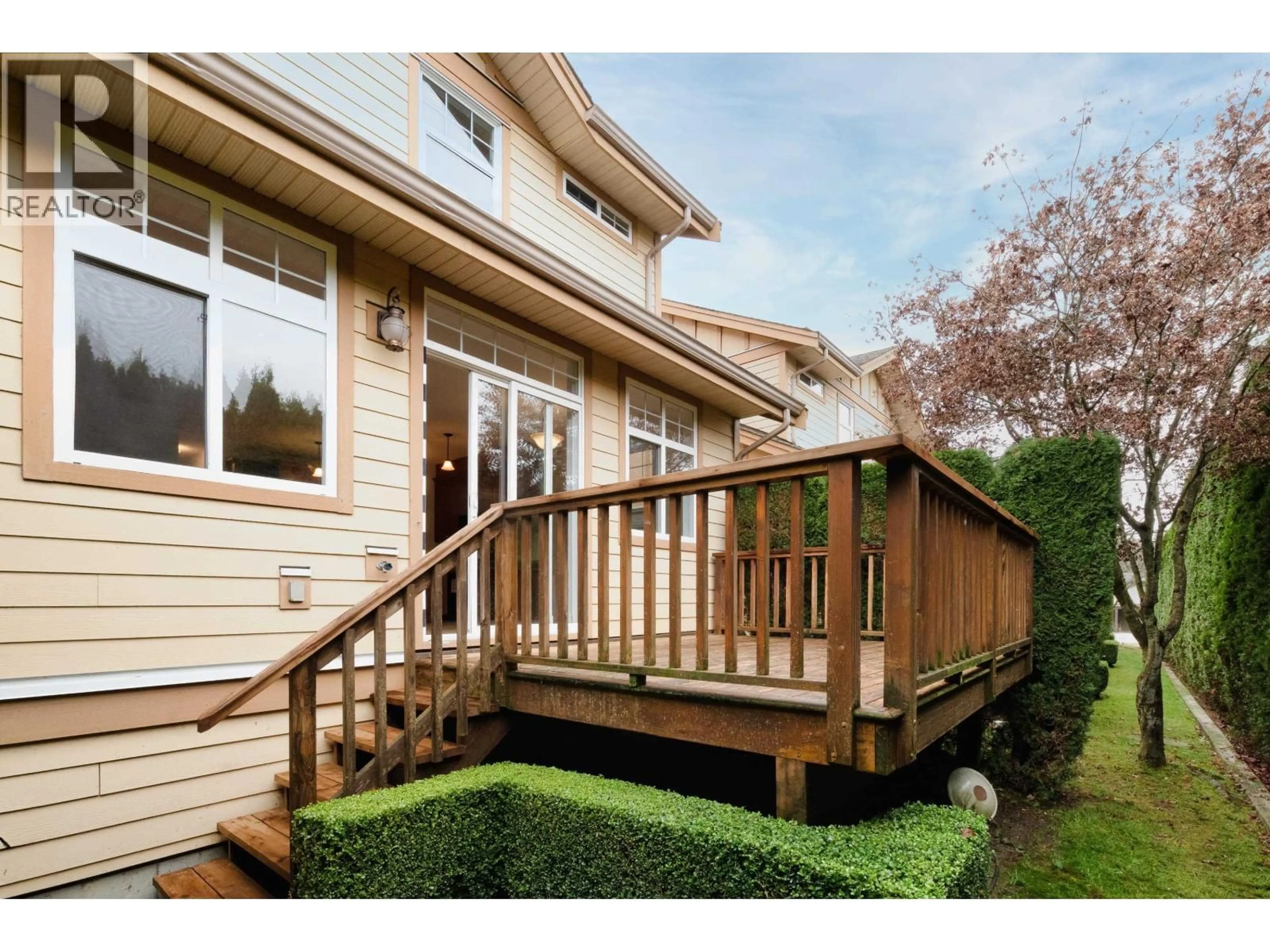 Patio, street for 3 - 811 NORTH ROAD, Gibsons British Columbia V0N1V9