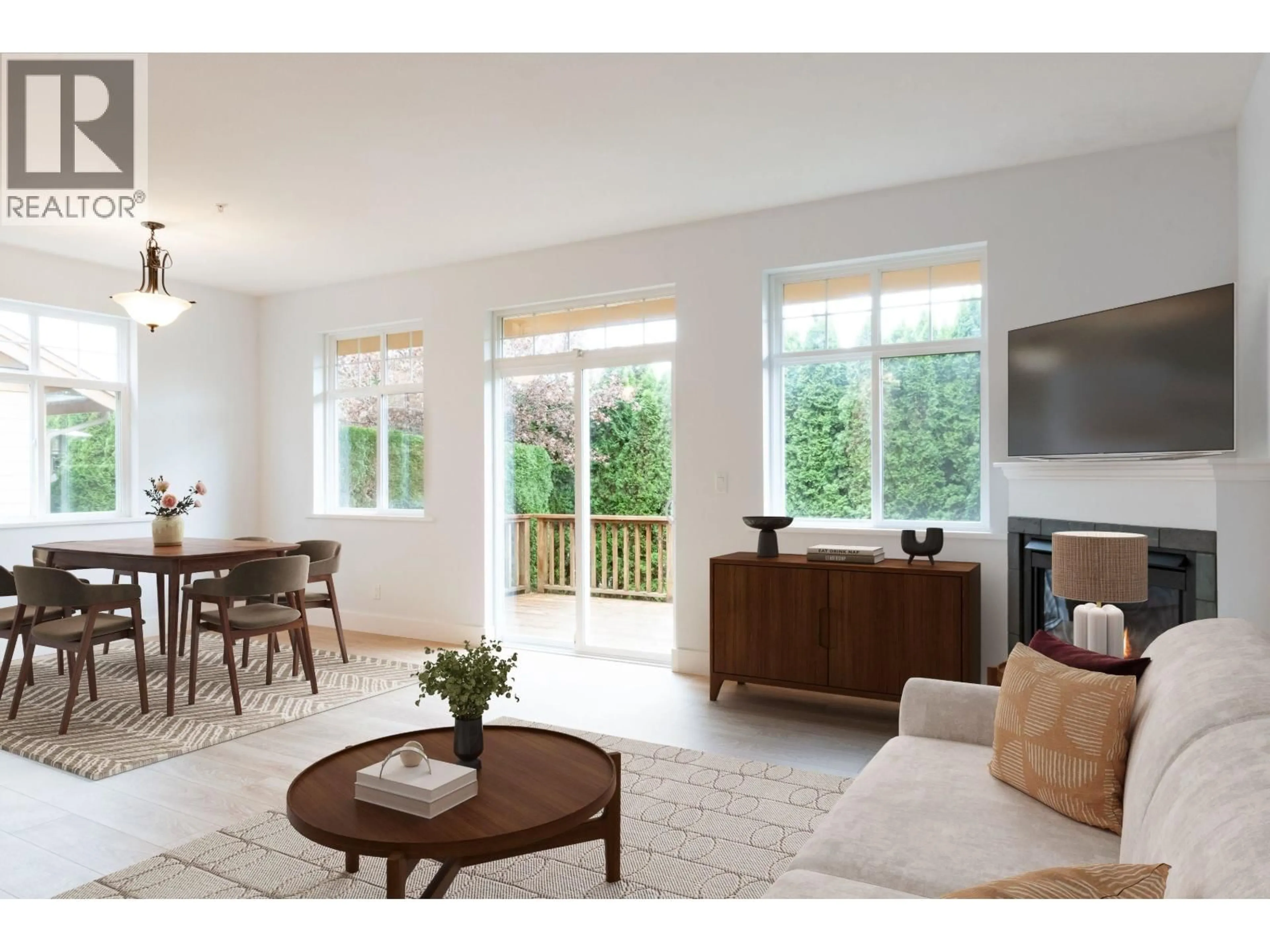 Living room with furniture, wood/laminate floor for 3 - 811 NORTH ROAD, Gibsons British Columbia V0N1V9