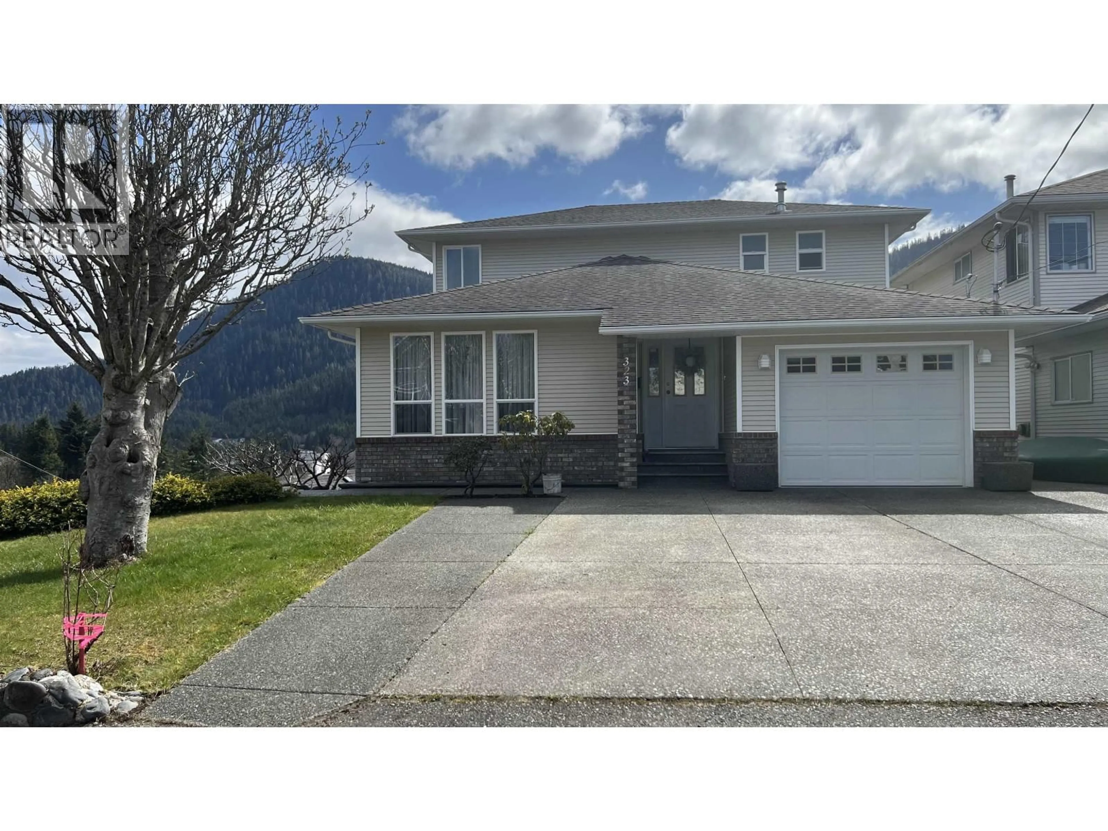 Home with vinyl exterior material, street for 323 5TH AVENUE, Prince Rupert British Columbia V8J1T6