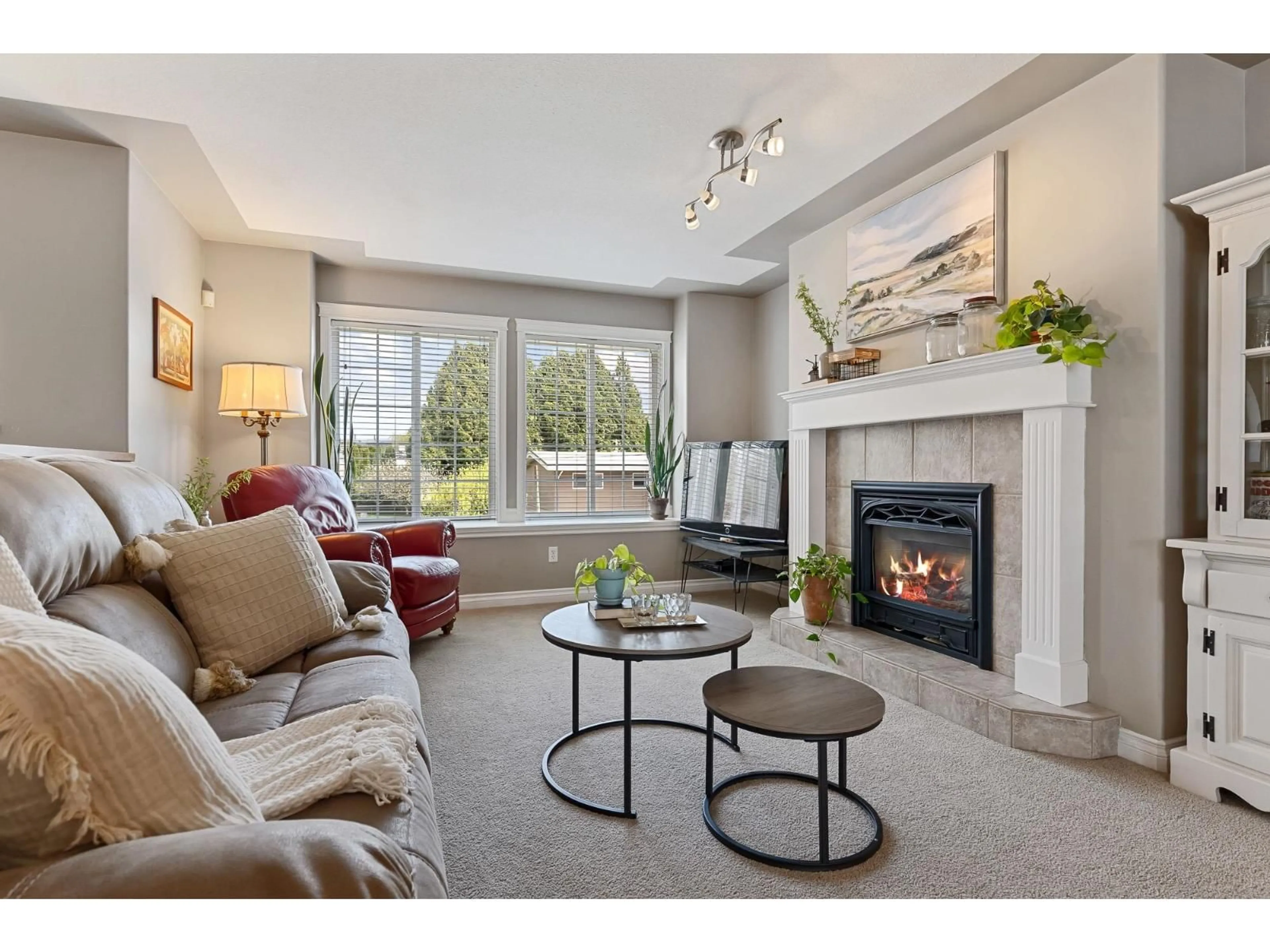 Living room with furniture, unknown for 10187 FAIRVIEW DRIVE, Chilliwack British Columbia V2P5J5