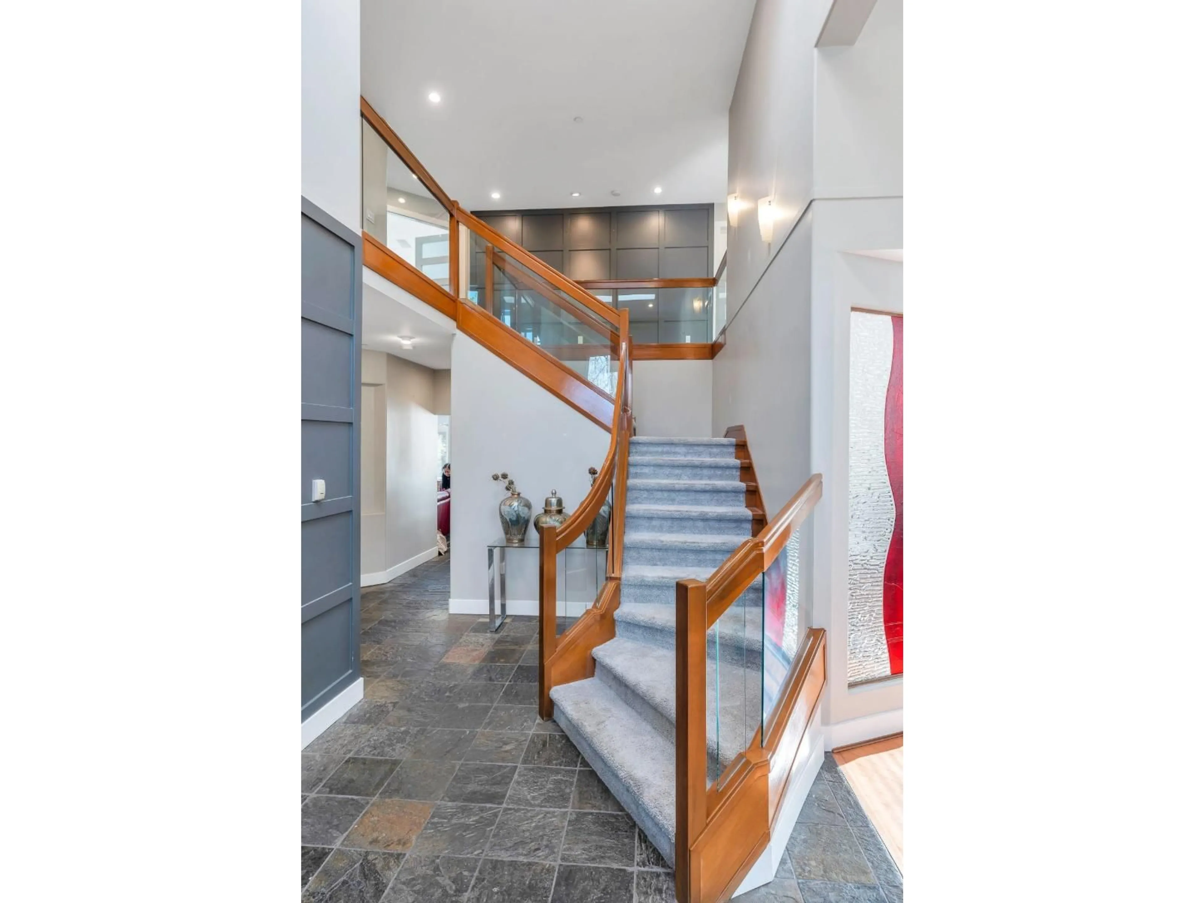 Indoor foyer for 10033 181 STREET, Surrey British Columbia V4N5B5