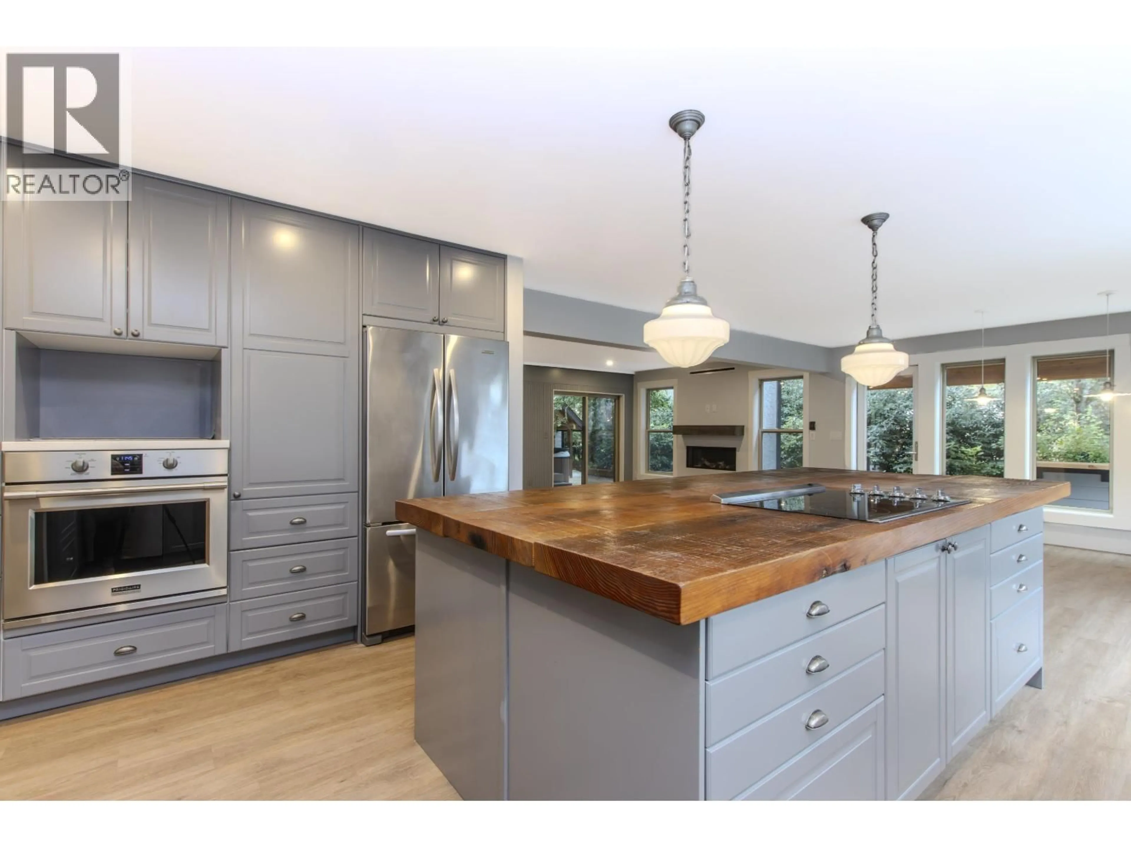 Open concept kitchen, wood/laminate floor for 41281 MEADOW AVENUE, Squamish British Columbia V0N1T0