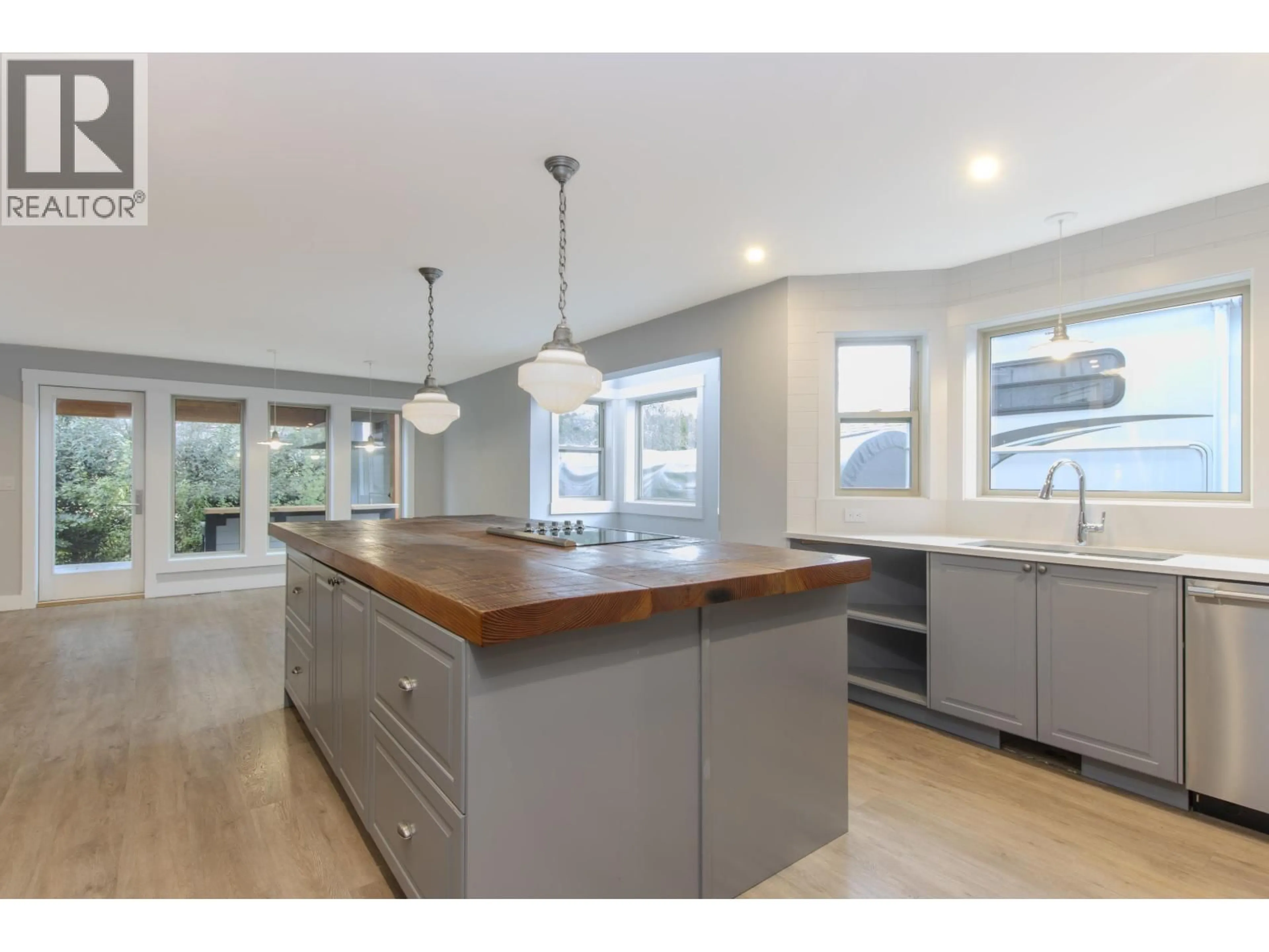 Open concept kitchen, unknown for 41281 MEADOW AVENUE, Squamish British Columbia V0N1T0