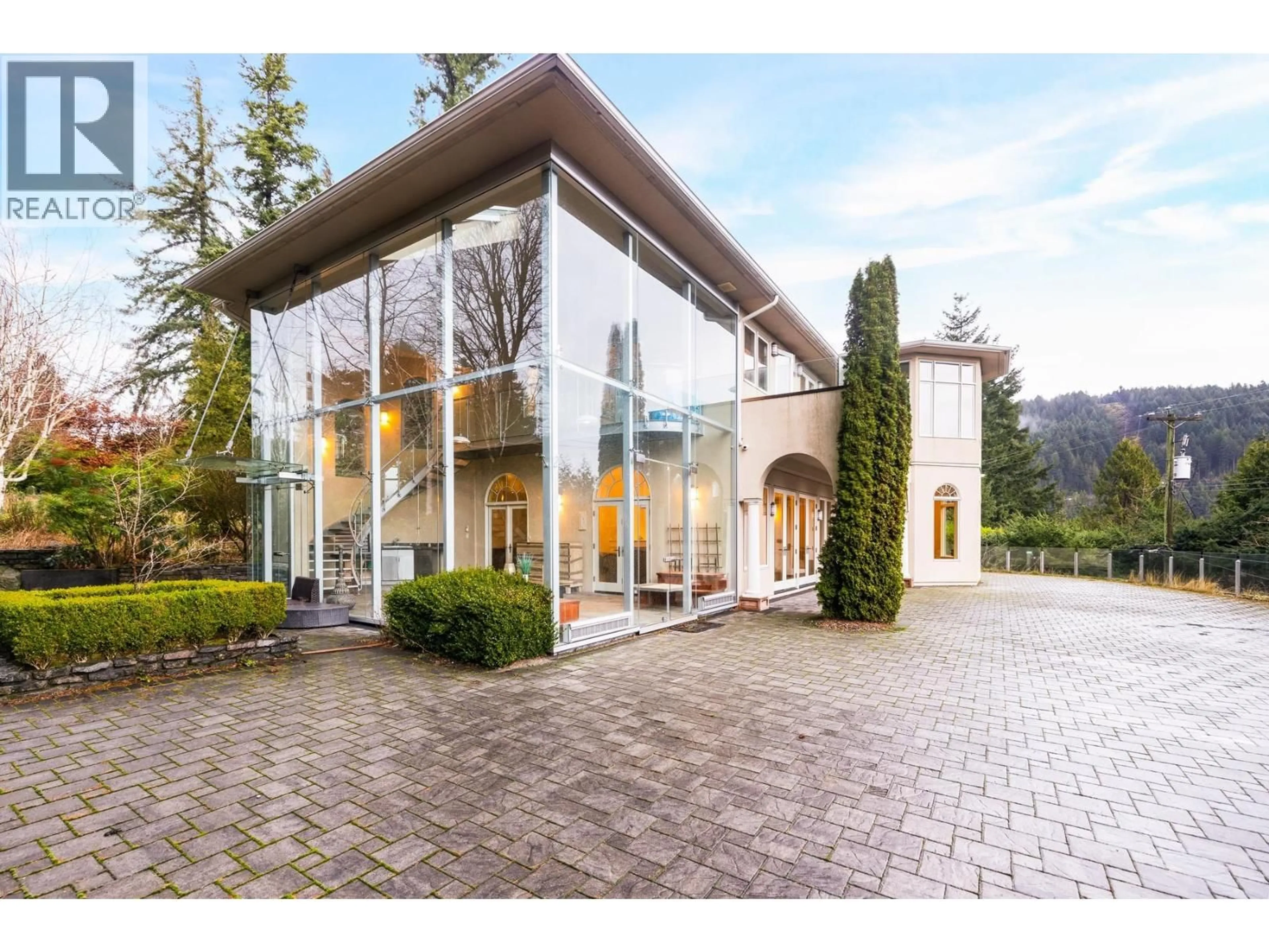 Indoor foyer for 6220 SUMMIT AVENUE, West Vancouver British Columbia V7W1Y2