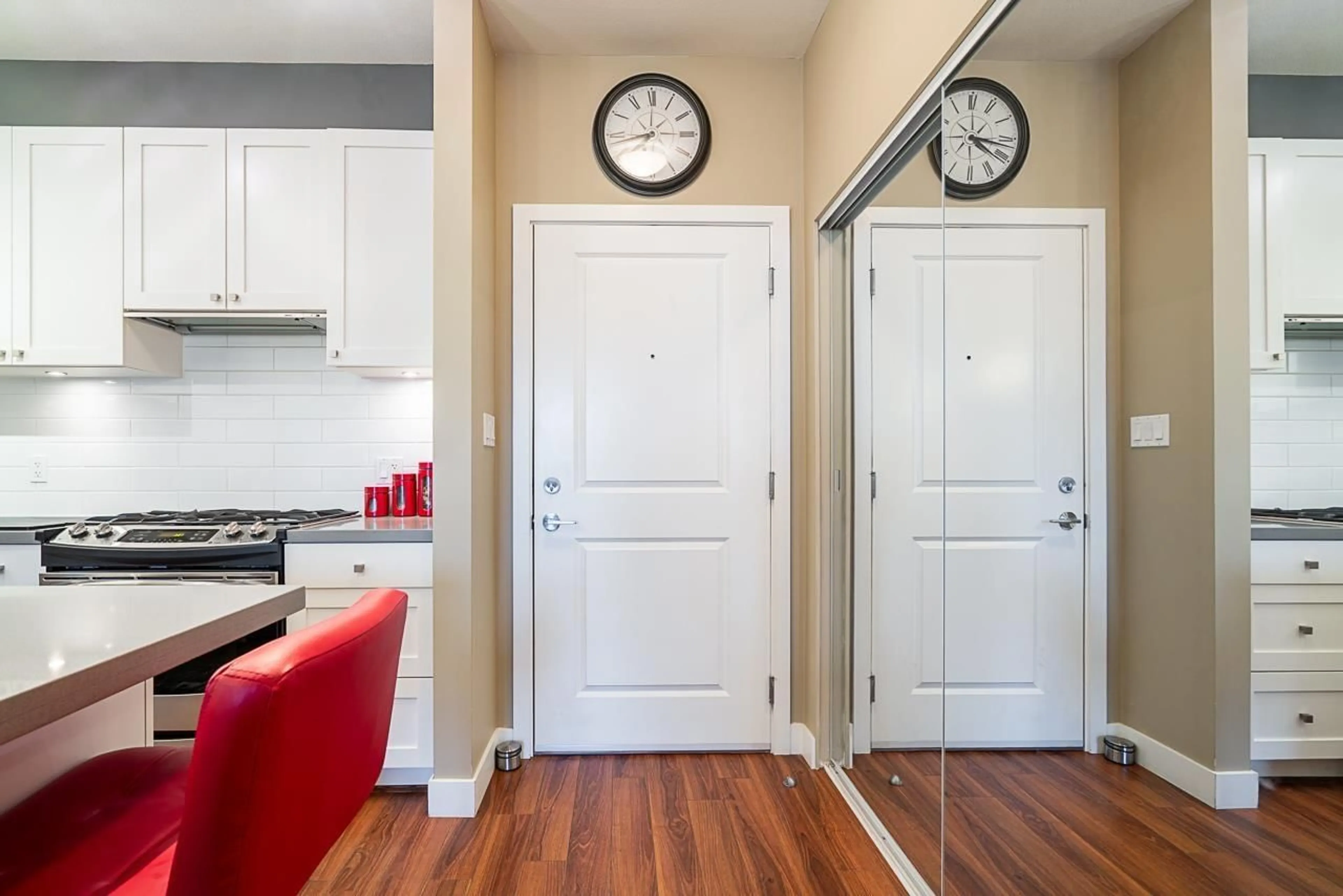 Indoor entryway for 325 - 15850 26 AVENUE, Surrey British Columbia V3Z2N6