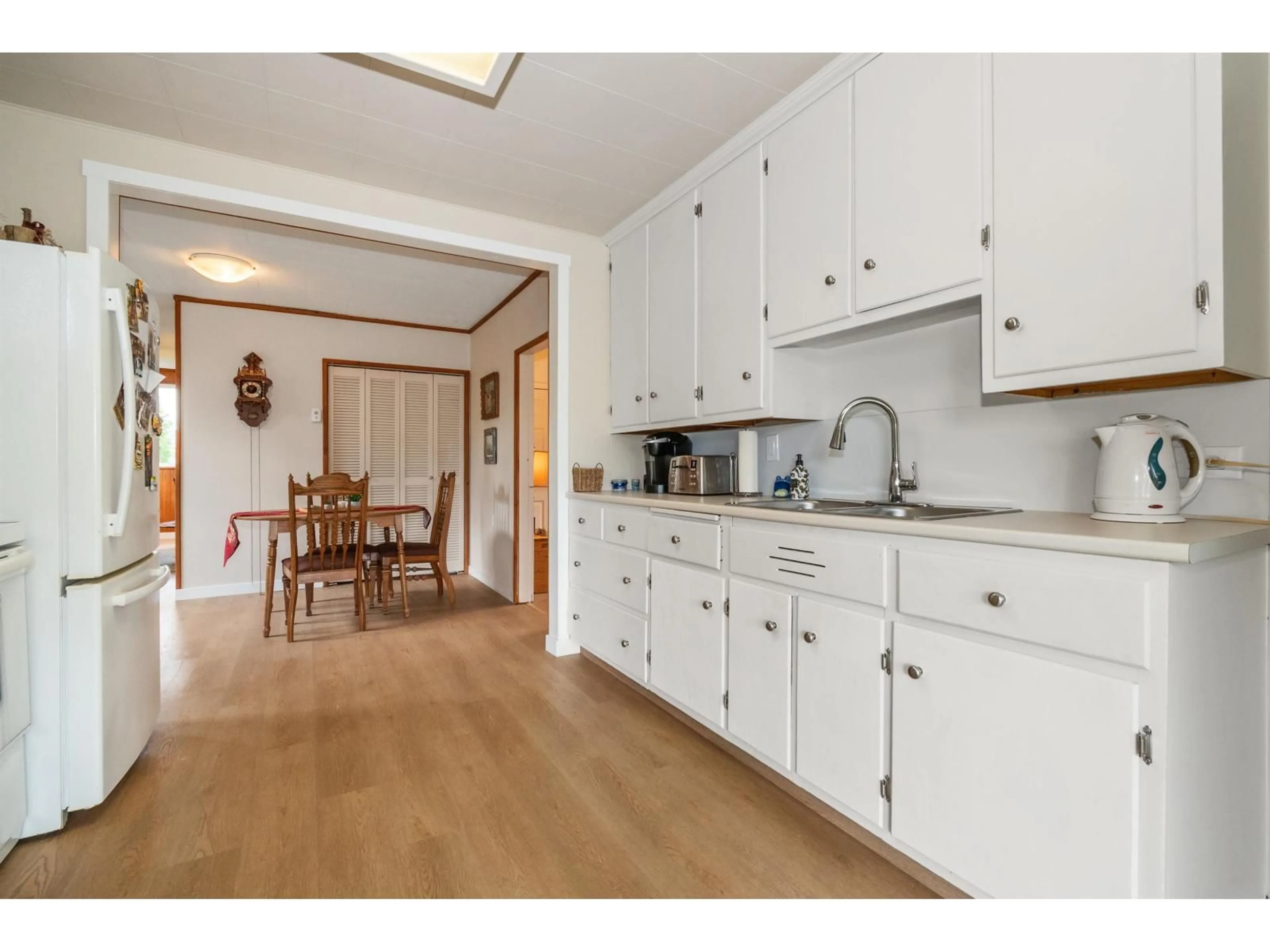 Standard kitchen, unknown for 46308 VELMA AVENUE, Chilliwack British Columbia V4Z1A1