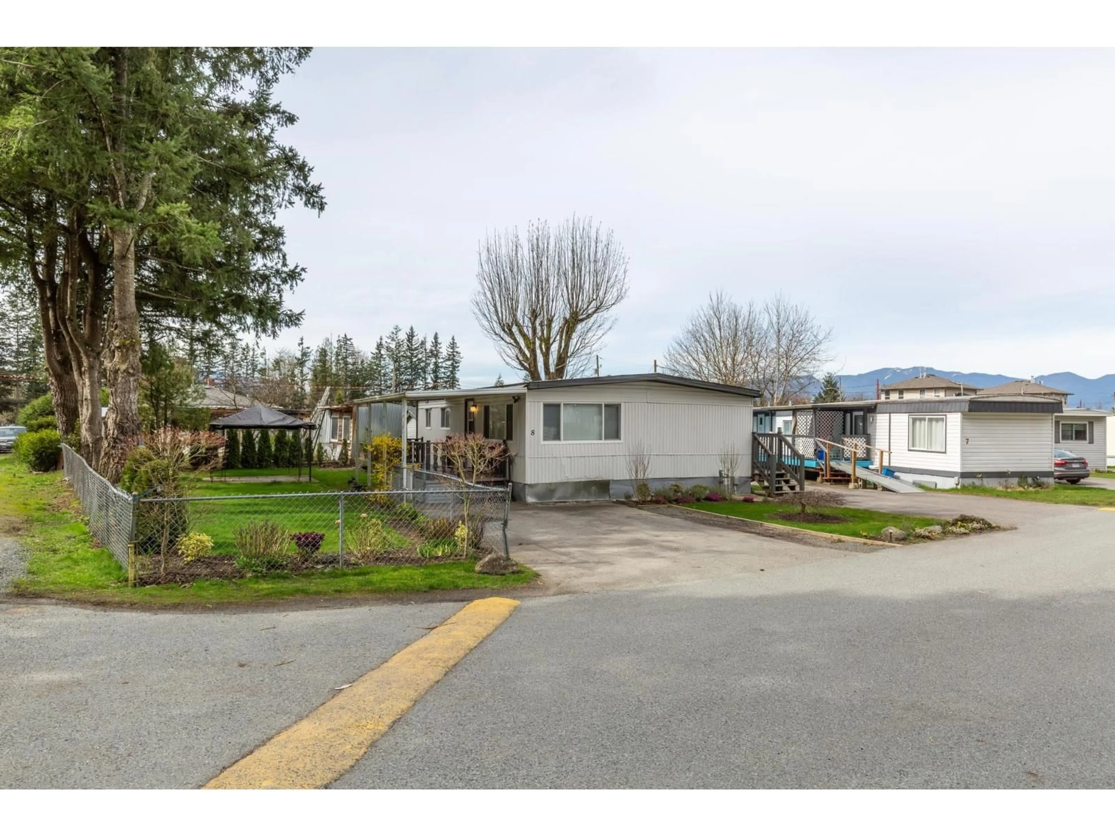 A pic from outside/outdoor area/front of a property/back of a property/a pic from drone, street for 8 - 45715 ALMA AVENUE, Sardis British Columbia V2R3M5