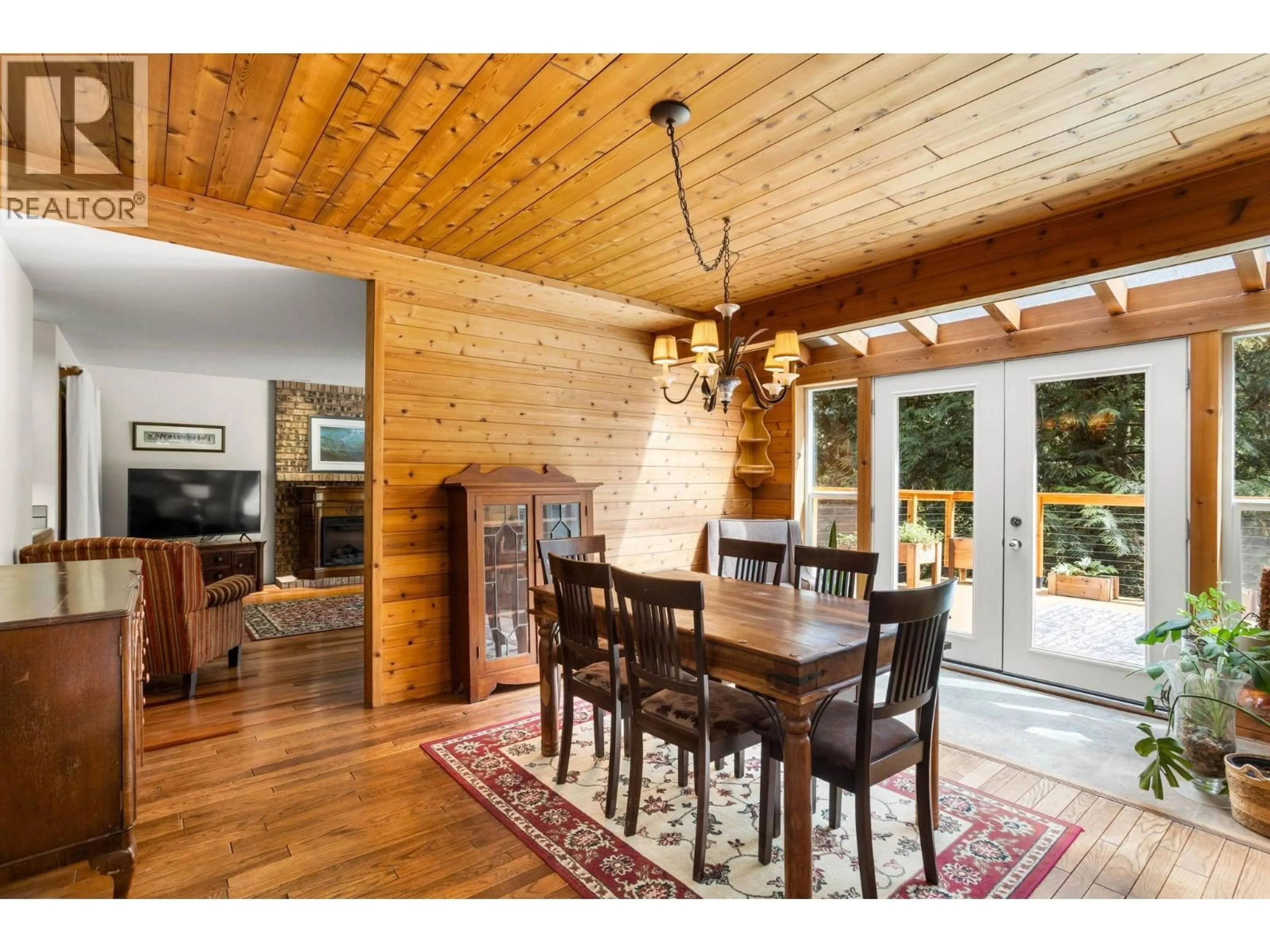 Dining room, wood/laminate floor for 24400 130 AVENUE, Maple Ridge British Columbia V4R2S2