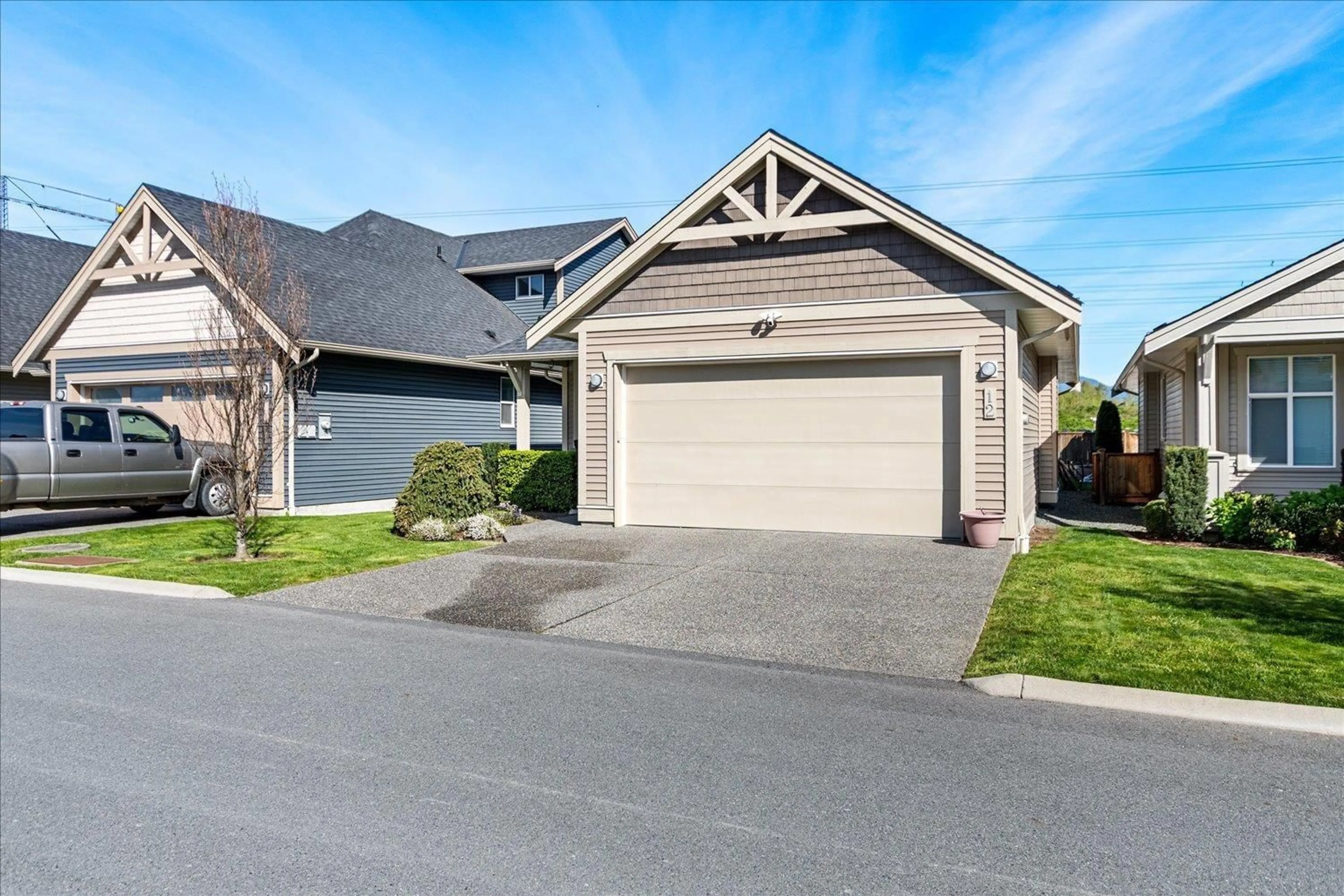Indoor garage for 12 - 6211 CHILLIWACK RIVER ROAD, Sardis British Columbia V2R6A7