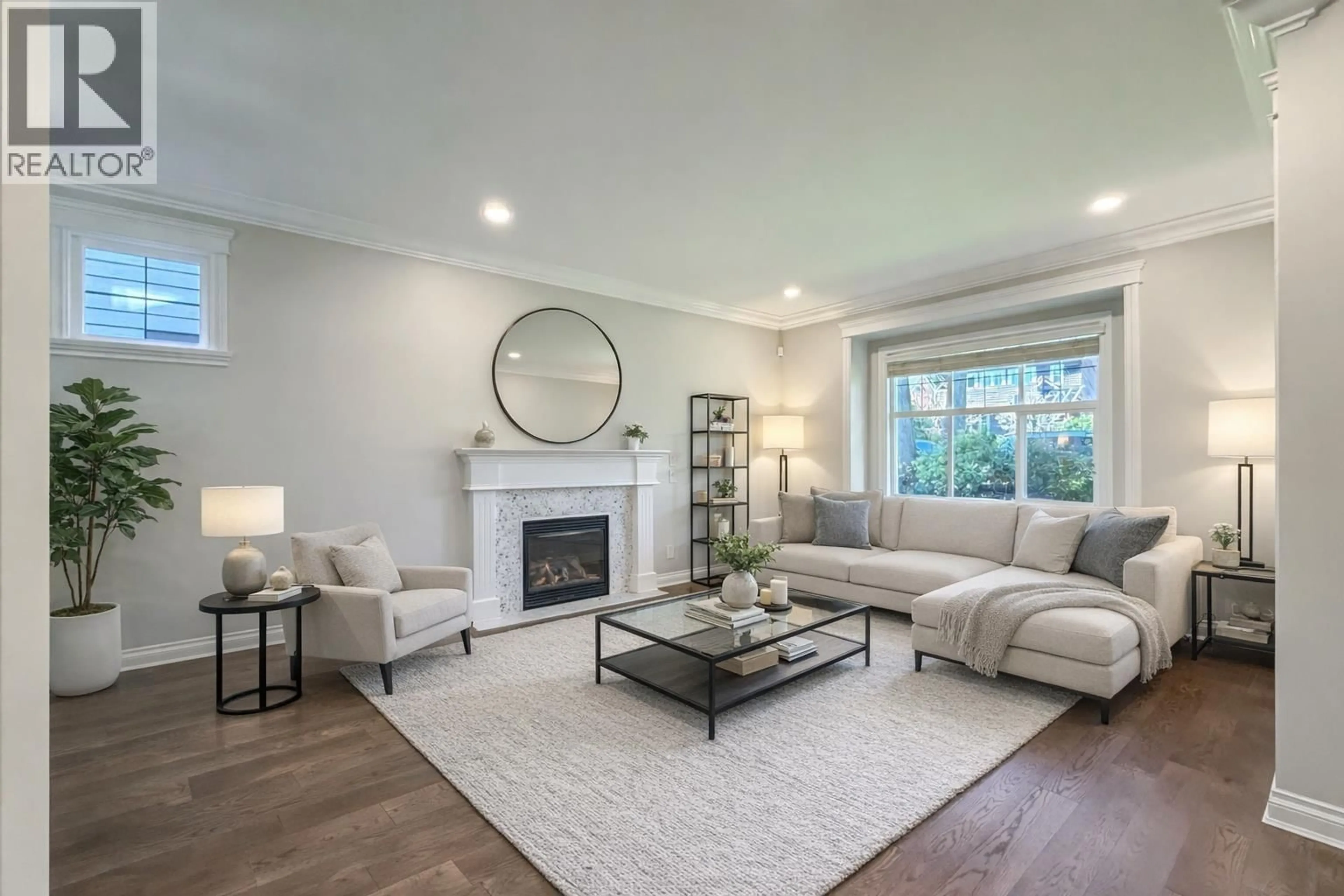 Living room with furniture, unknown for 1458 WILLIAM AVENUE, North Vancouver British Columbia V7L4G2