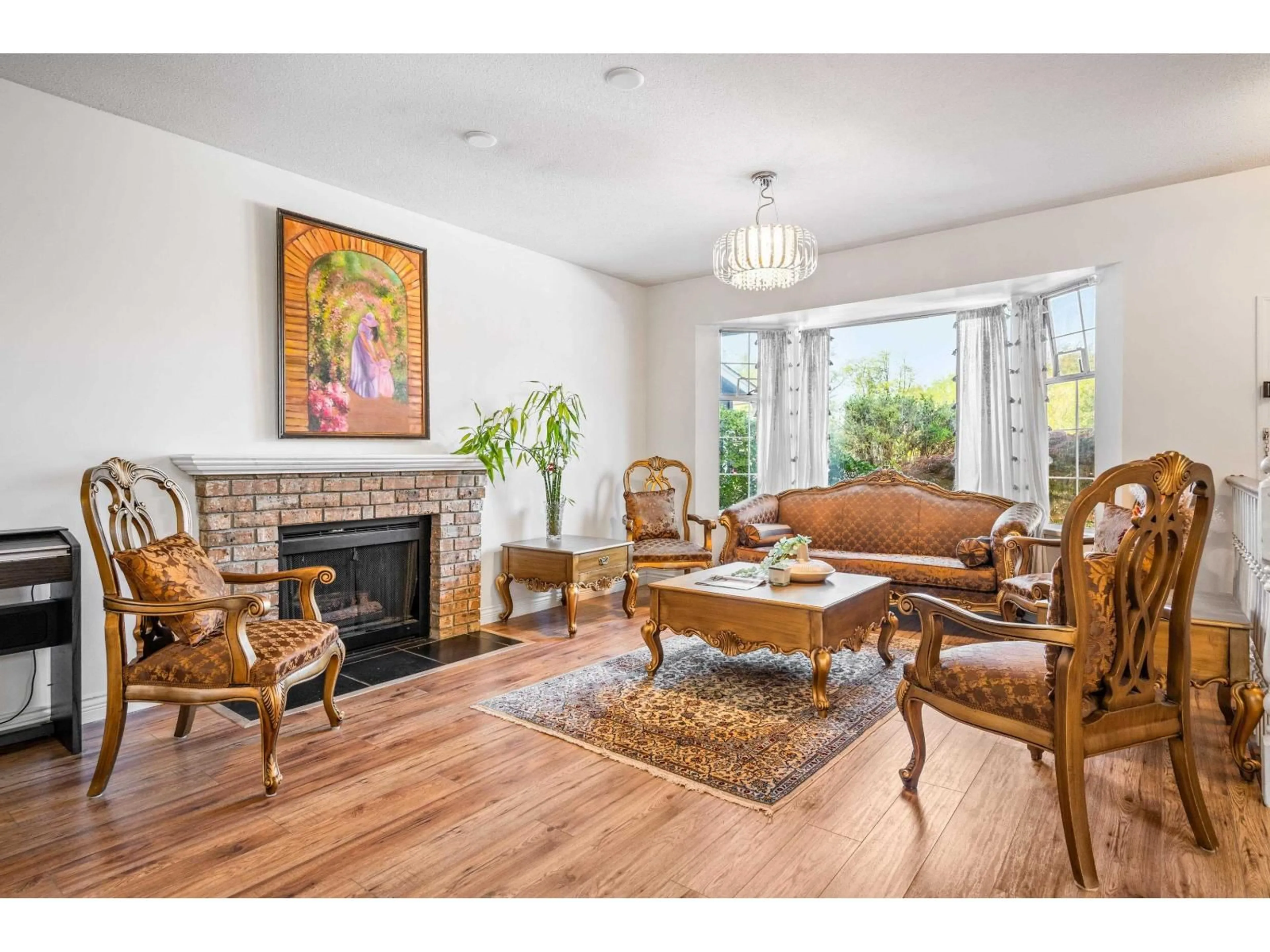 Living room with furniture, wood/laminate floor for 21560 93B AVENUE, Langley British Columbia V1M2A3