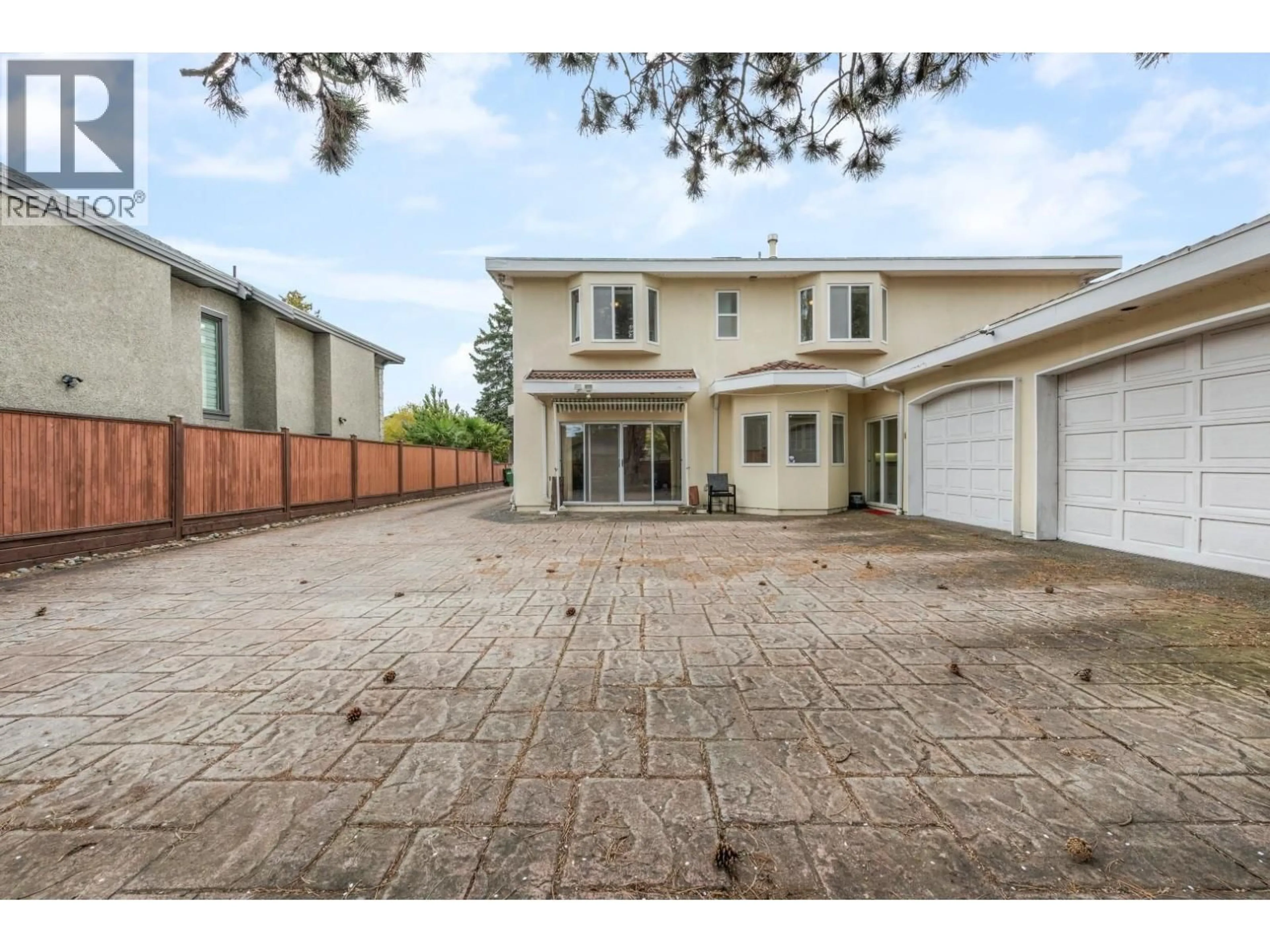 A pic from outside/outdoor area/front of a property/back of a property/a pic from drone, street for 7471 LEDWAY ROAD, Richmond British Columbia V7C3N5